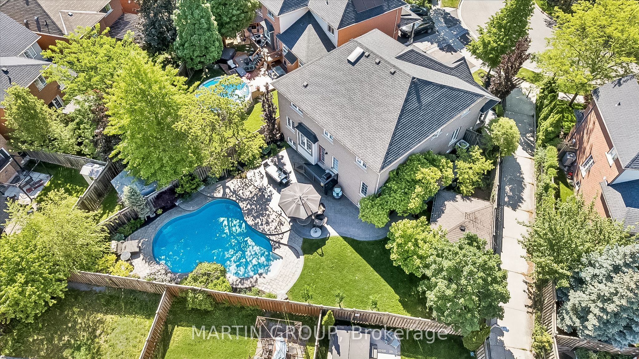 2283 Briargrove Circle, Oakville, ON L6M 5A5 photo 2