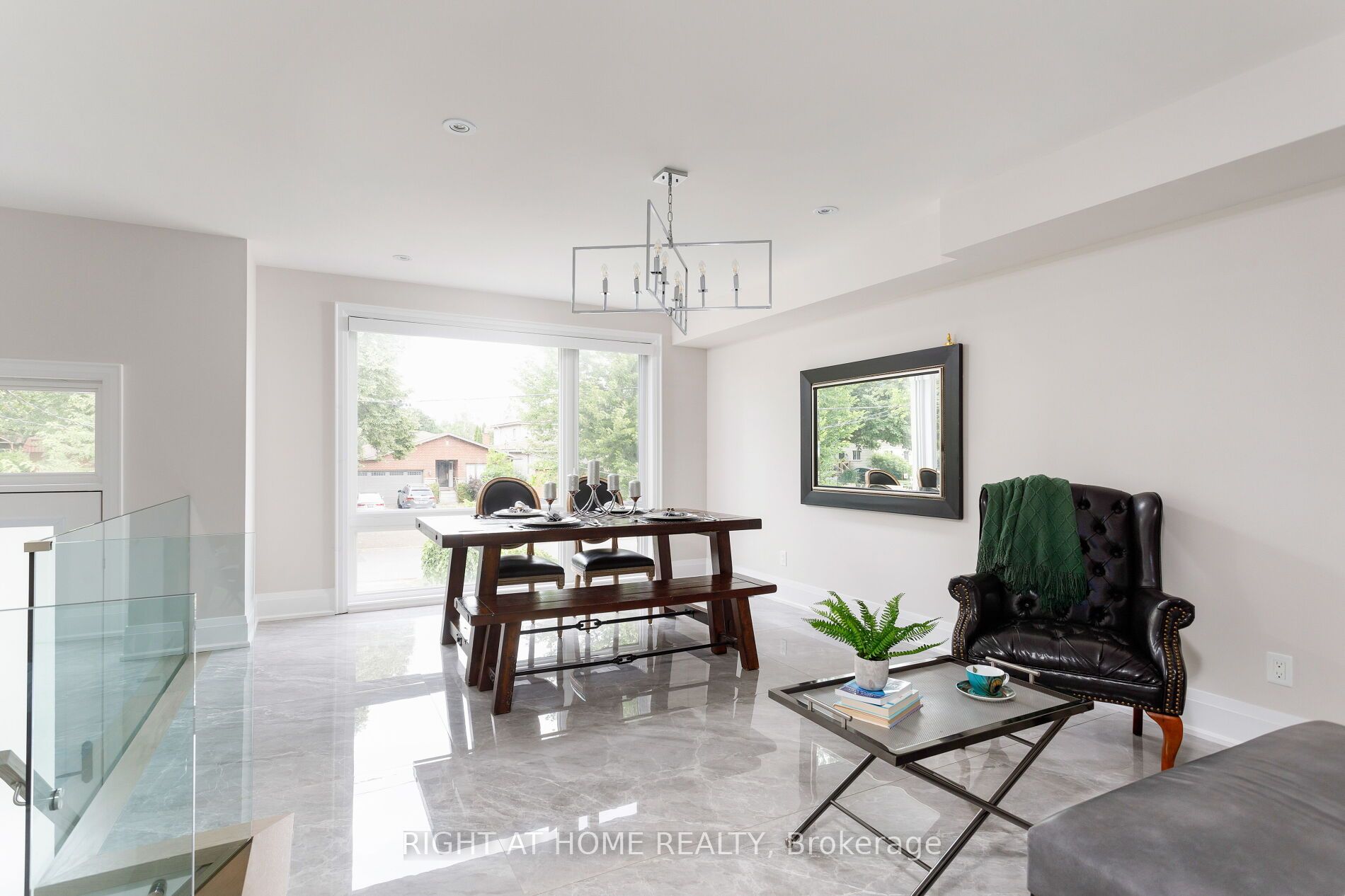 175 Hay Avenue, Toronto, ON M8Z 1G3 photo 2