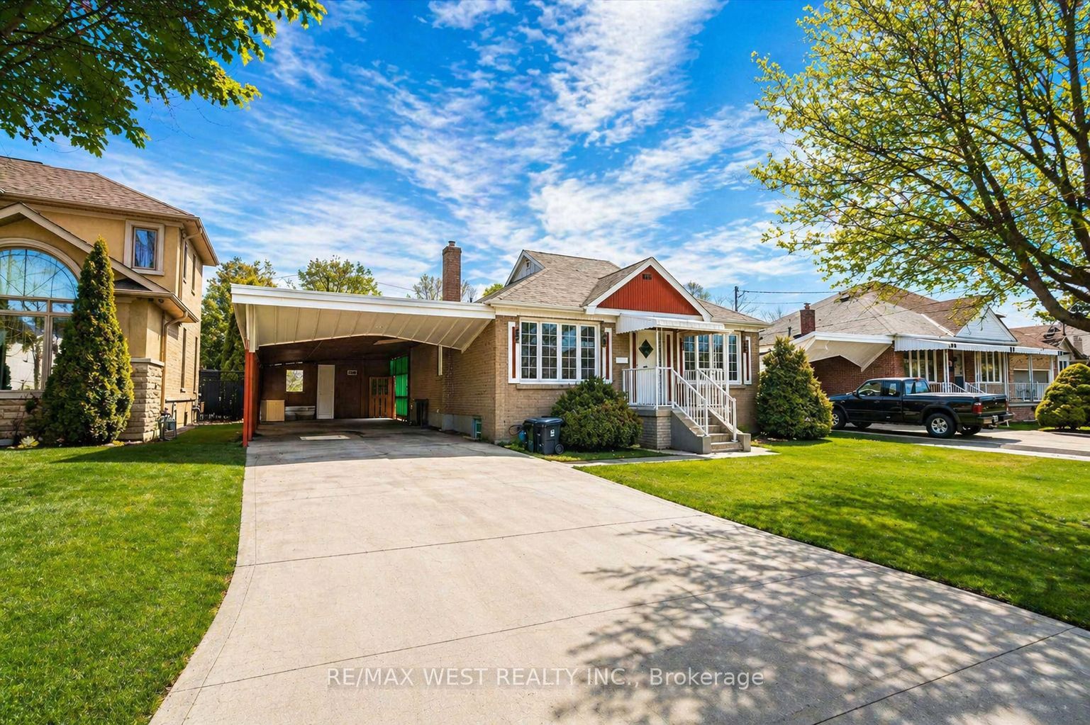 7 Highland Hill, Toronto, ON M9A 2P7