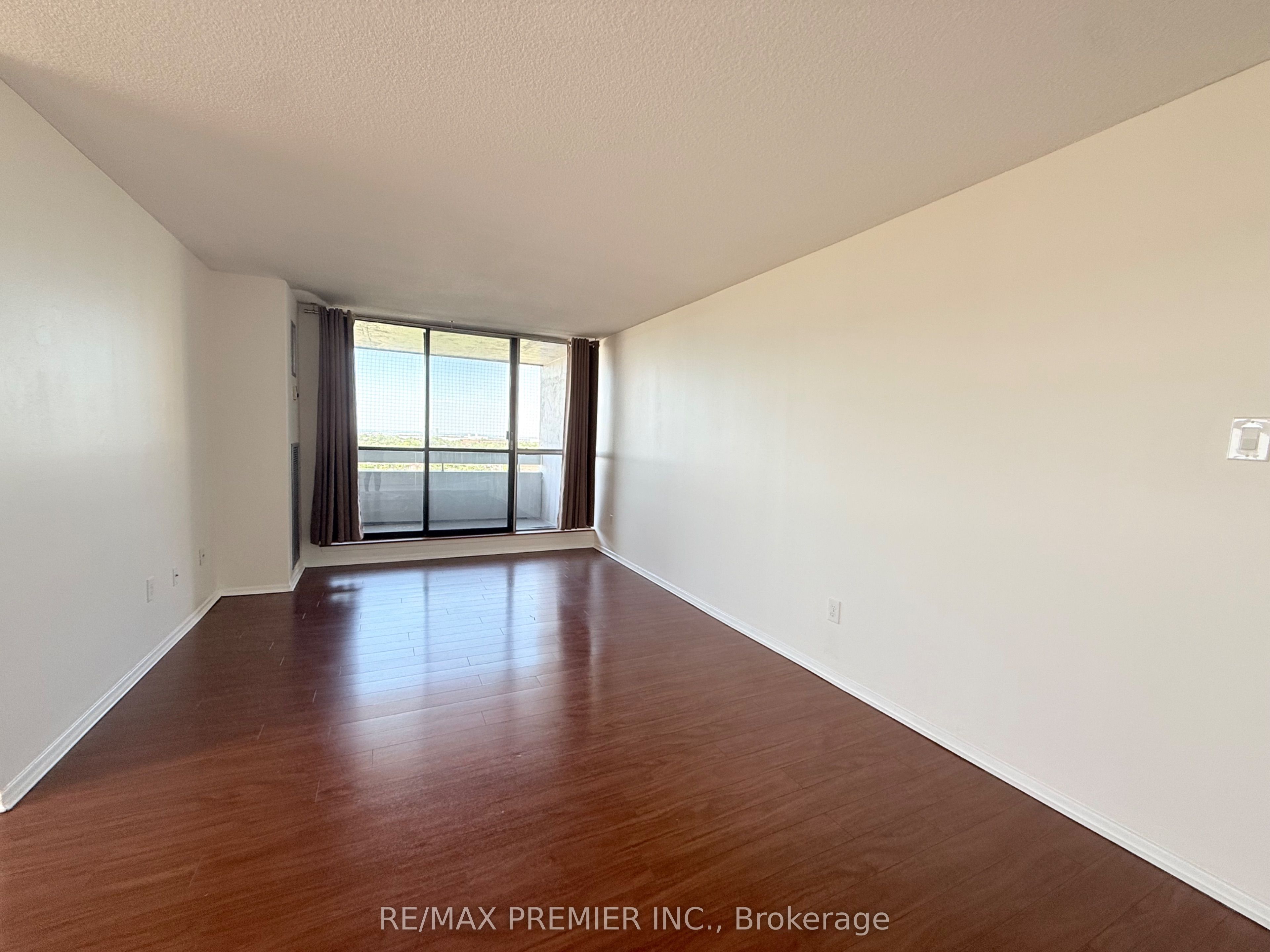15 Kensington Road 1011, Brampton, ON L6T 3W2 photo 4