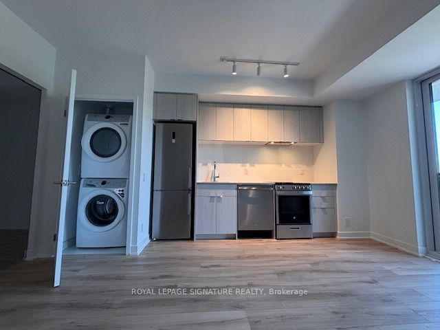1660 Bloor Street W 612, Toronto, ON M6P 0C6 photo 5