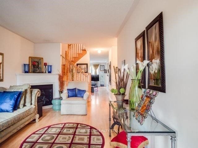 36 Lacebark Court, Brampton, ON L6R 3M8 photo 2