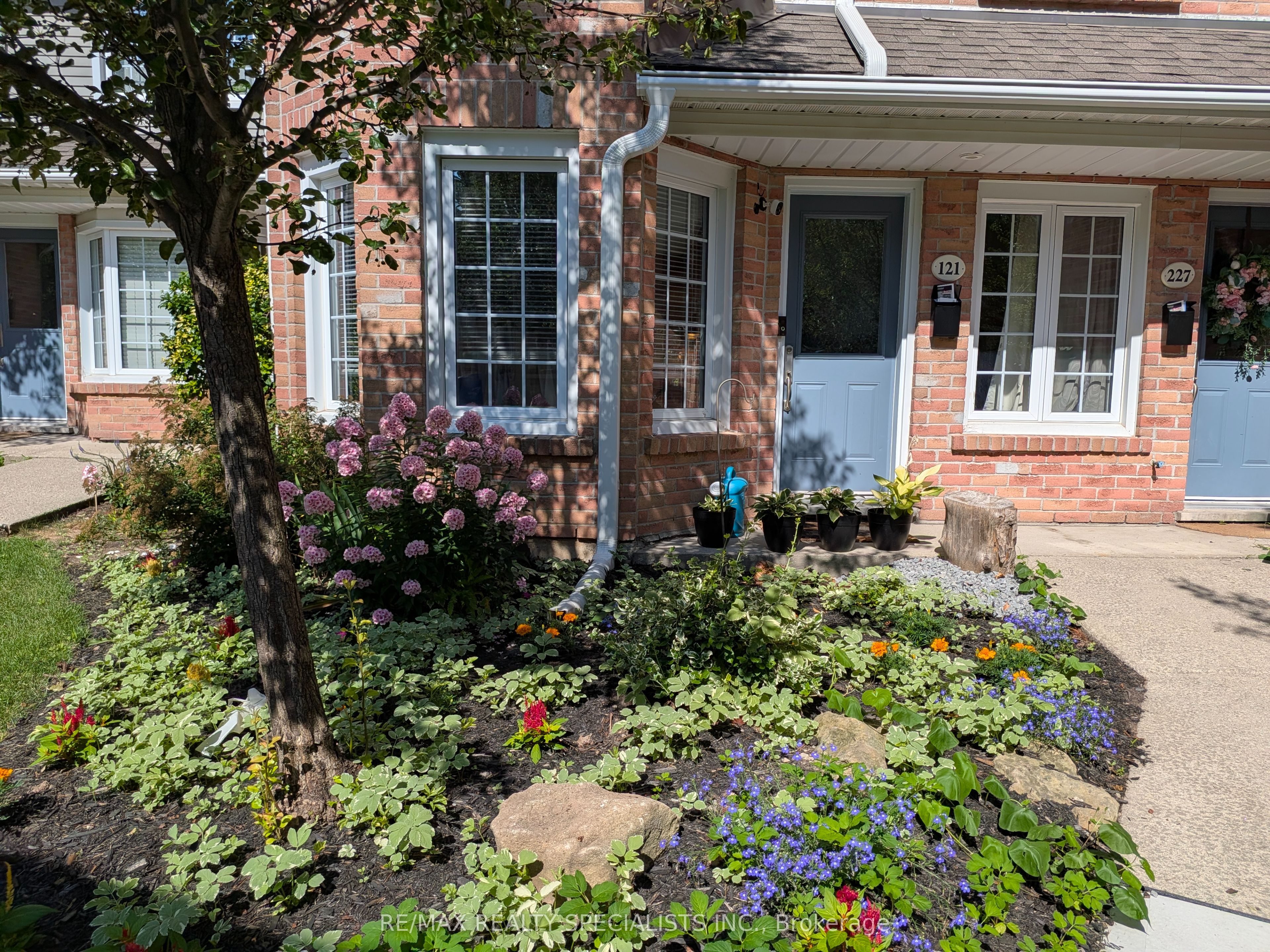 2110 Cleaver Avenue 121, Burlington, ON L7M 3Z4 photo 2