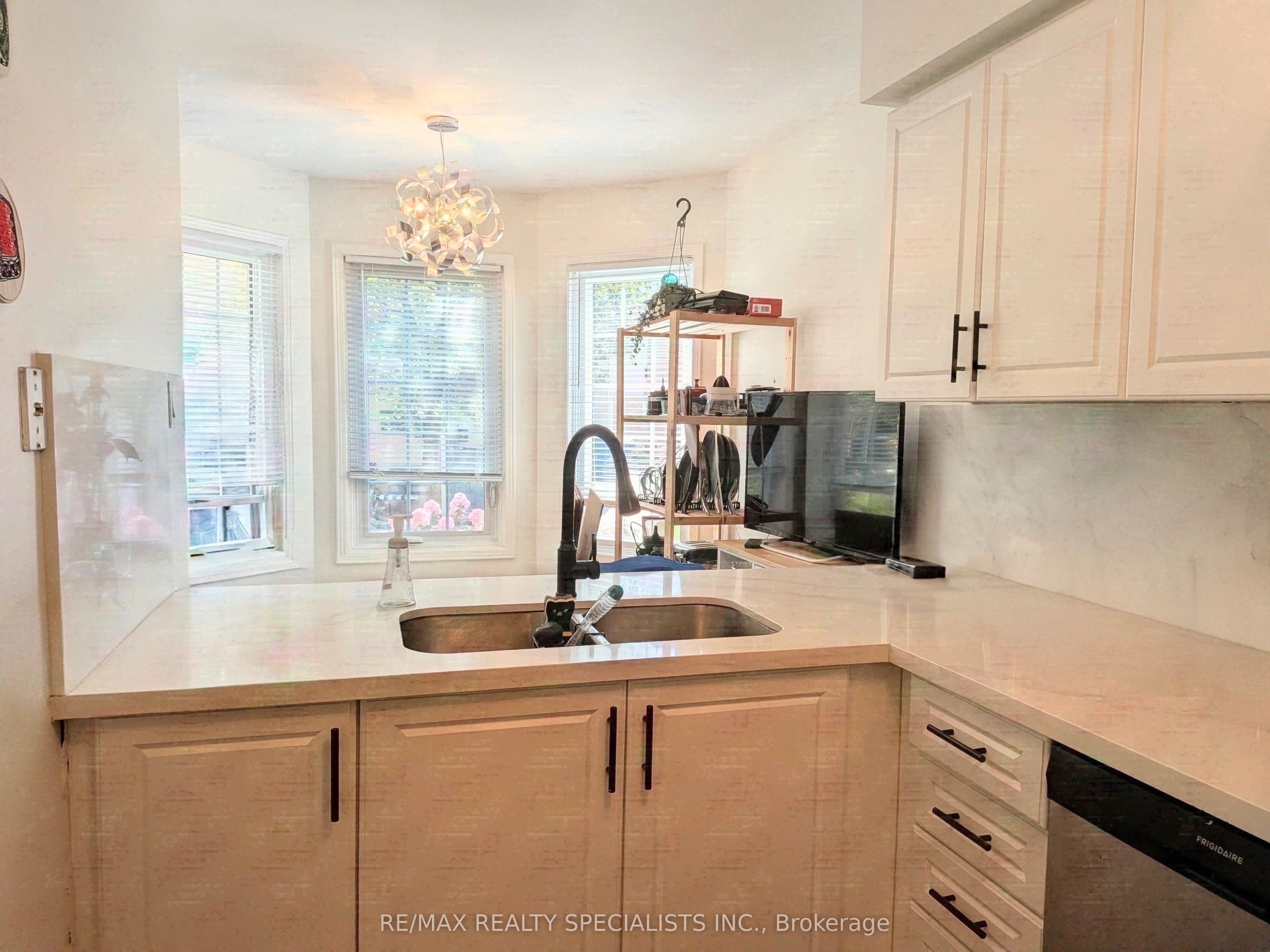 2110 Cleaver Avenue 121, Burlington, ON L7M 3Z4 photo 5