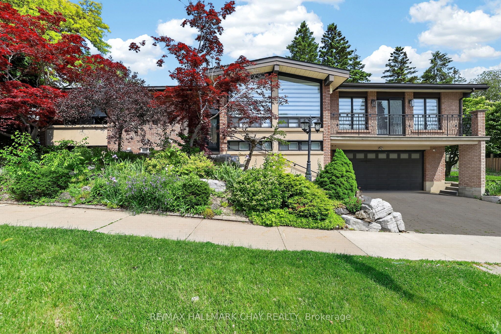 80 Beaumonde Heights Drive Upper, Toronto, ON M9V 1V9