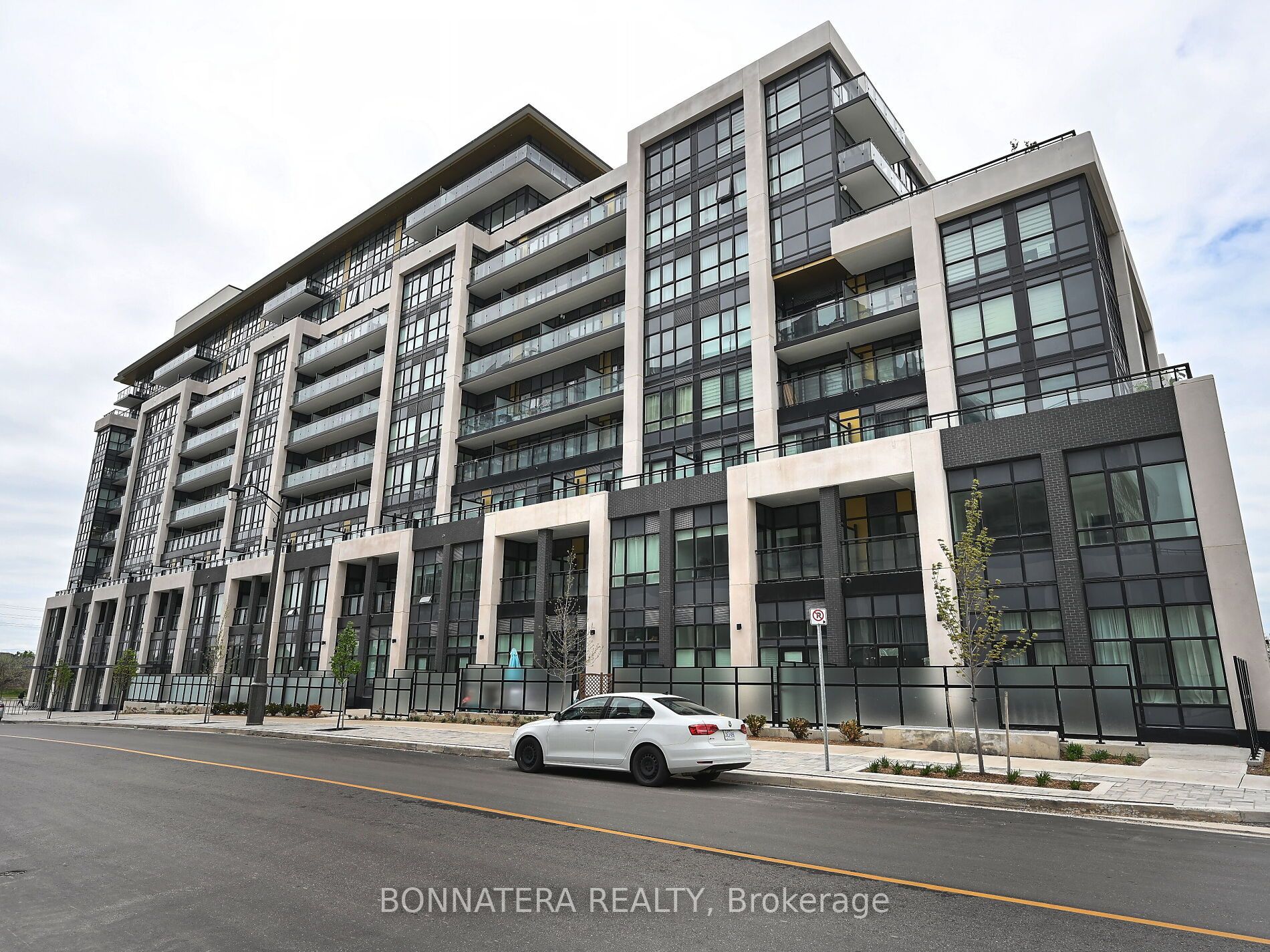 405 Dundas Street W 319, Oakville, ON L6M 5P9 photo 2