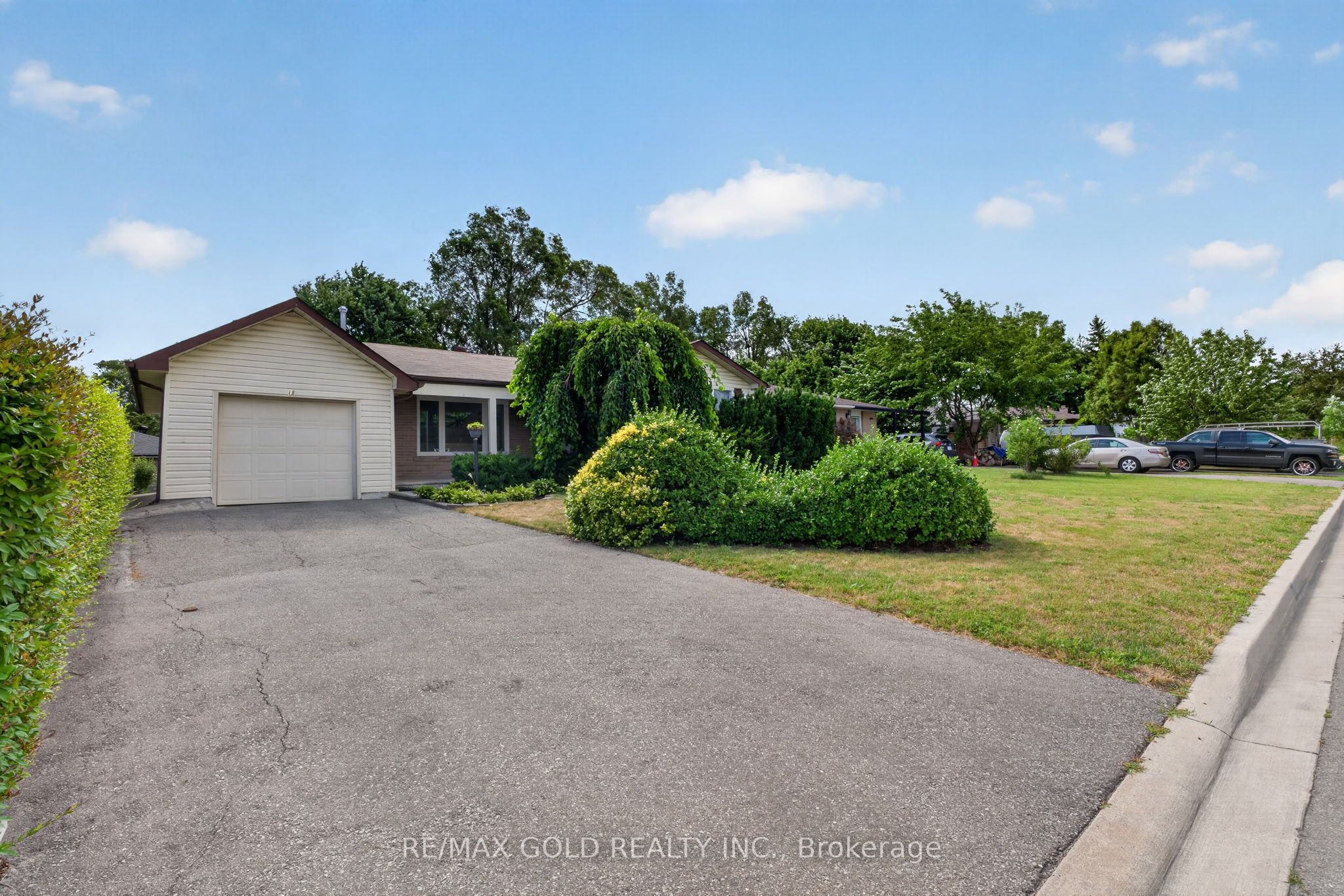 18 Esplanade Road, Brampton, ON L6T 2C7 photo 2