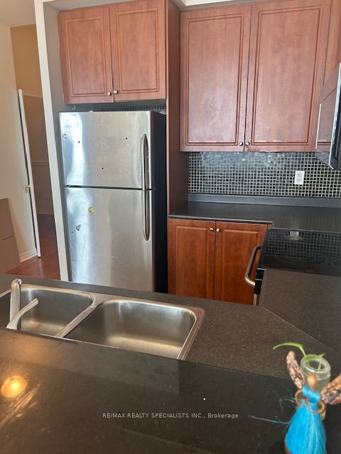 220 Burnhamthorpe Road 3301, Mississauga, ON L5B 3Y5 photo 4