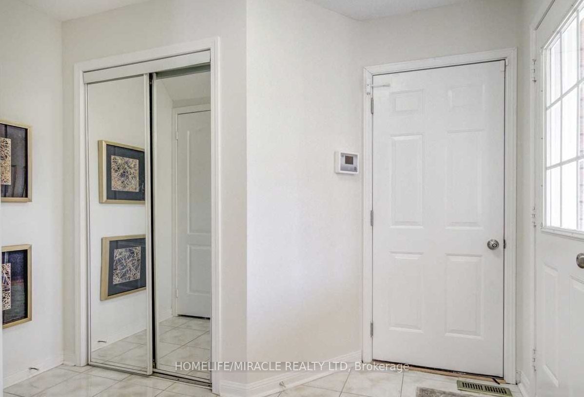 6 Mount Fuji Crescent, Brampton, ON L6R 2L3 photo 2