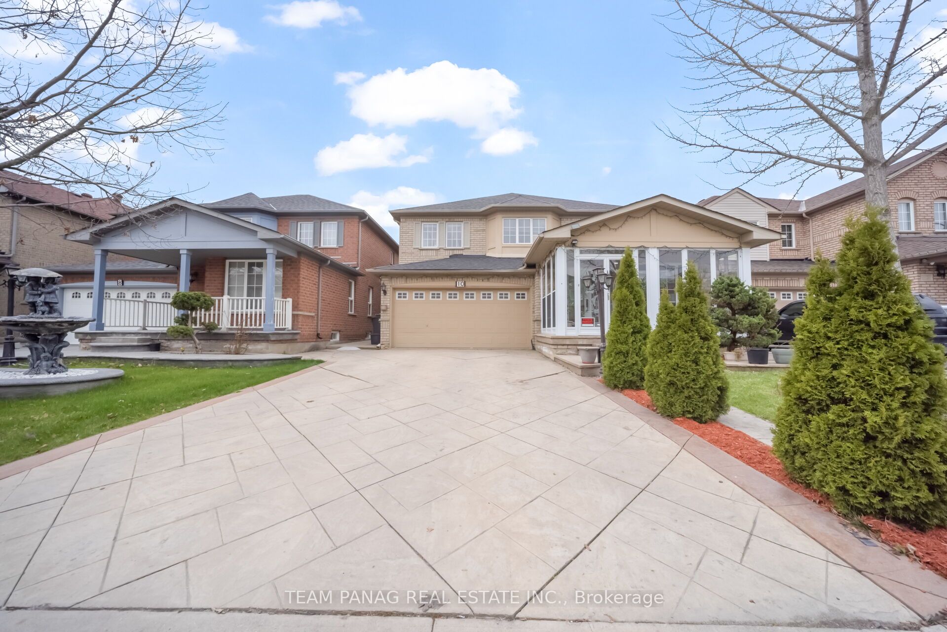 10 Hollowgrove Boulevard, Brampton, ON L6P 1B2 photo 2