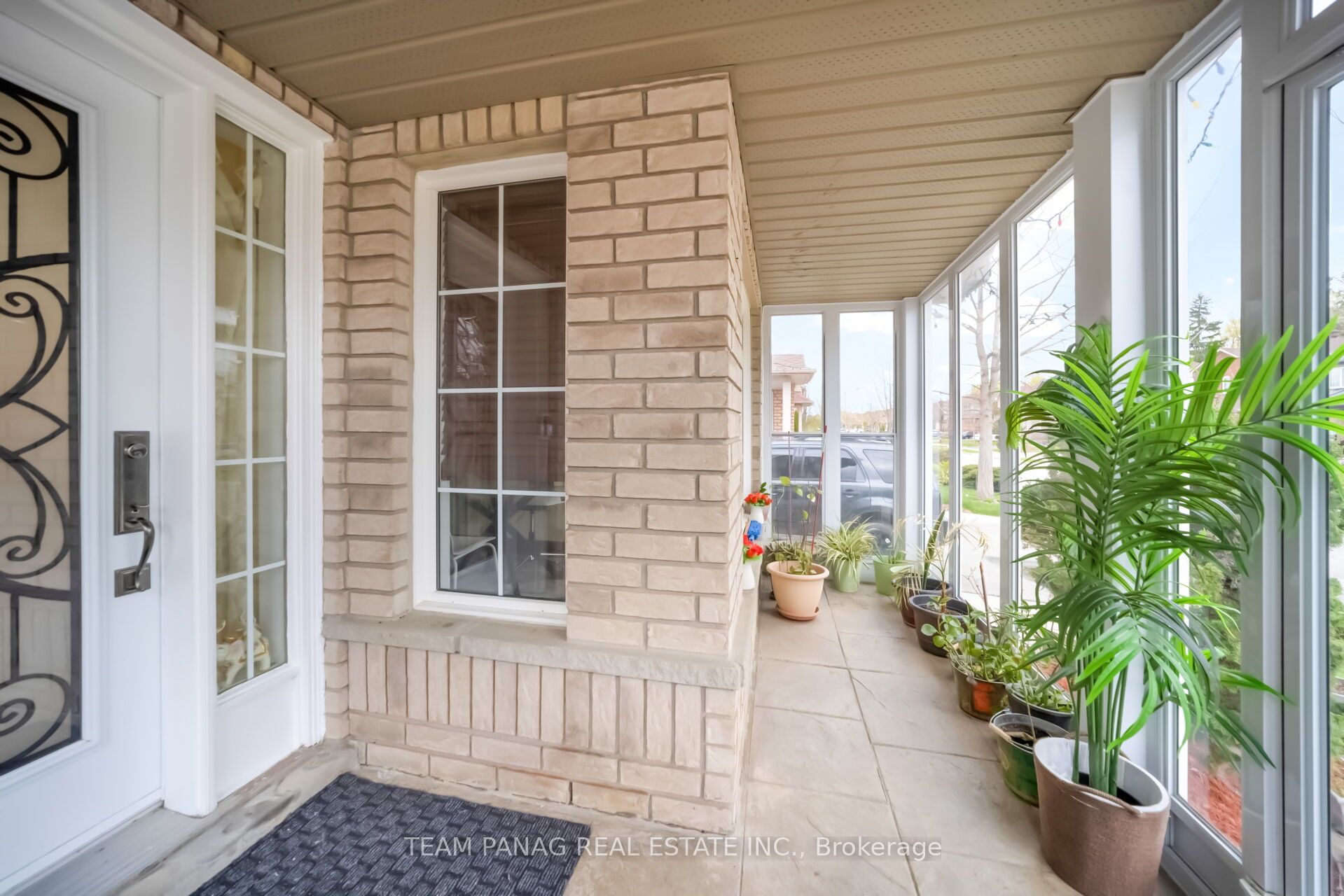 10 Hollowgrove Boulevard, Brampton, ON L6P 1B2 photo 4