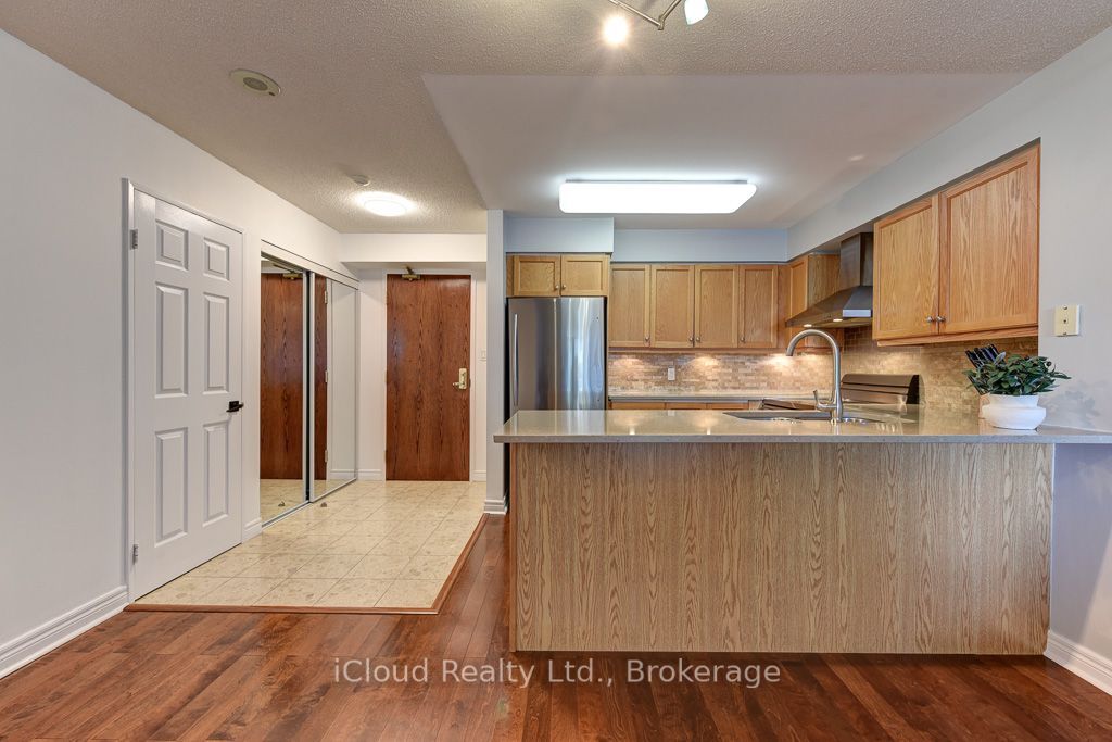 156 Enfield Place 1902, Mississauga, ON L5B 4L8 photo 3
