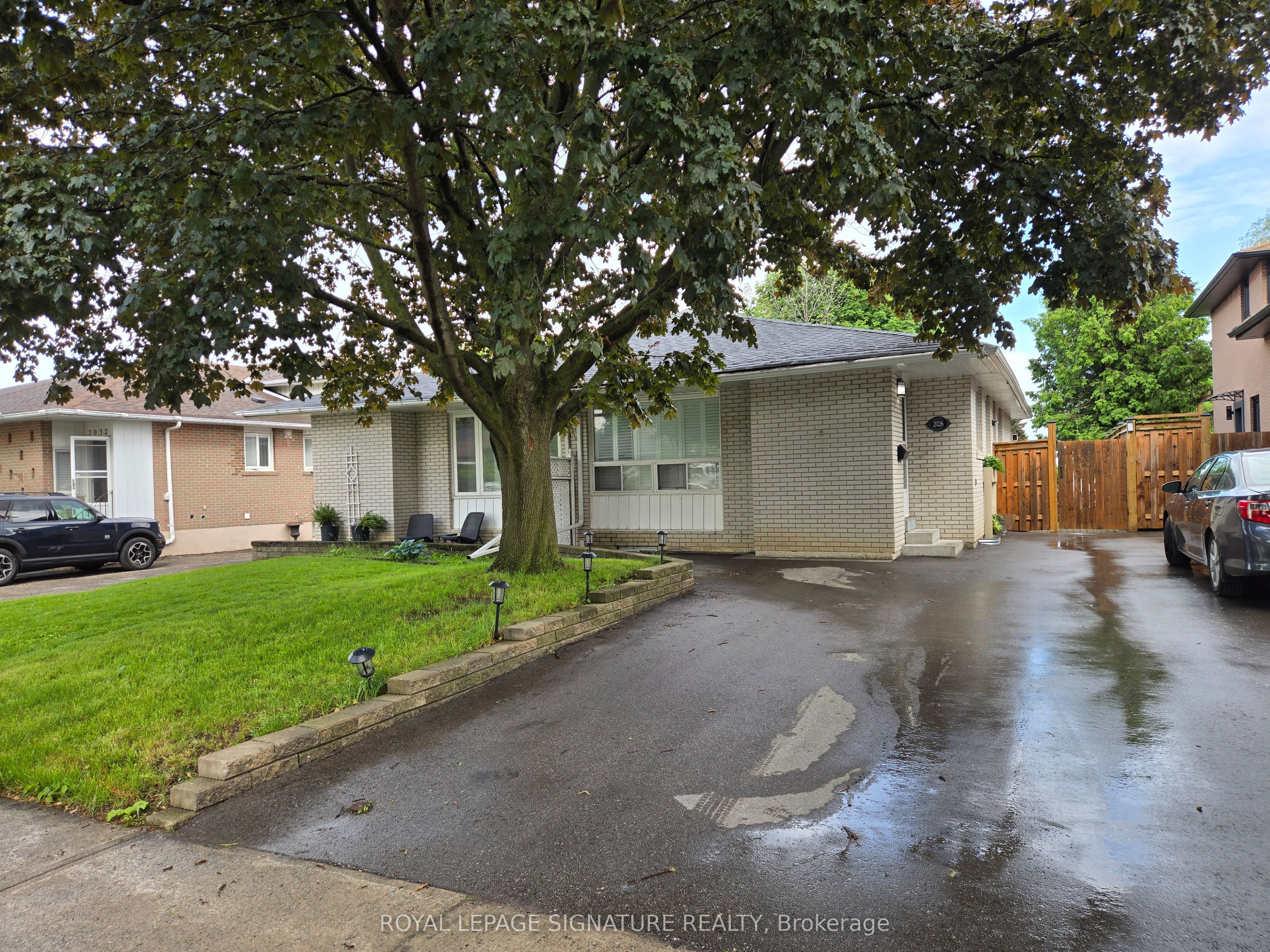 2026 Fontwell Crescent B, Mississauga, ON L5J 2G7