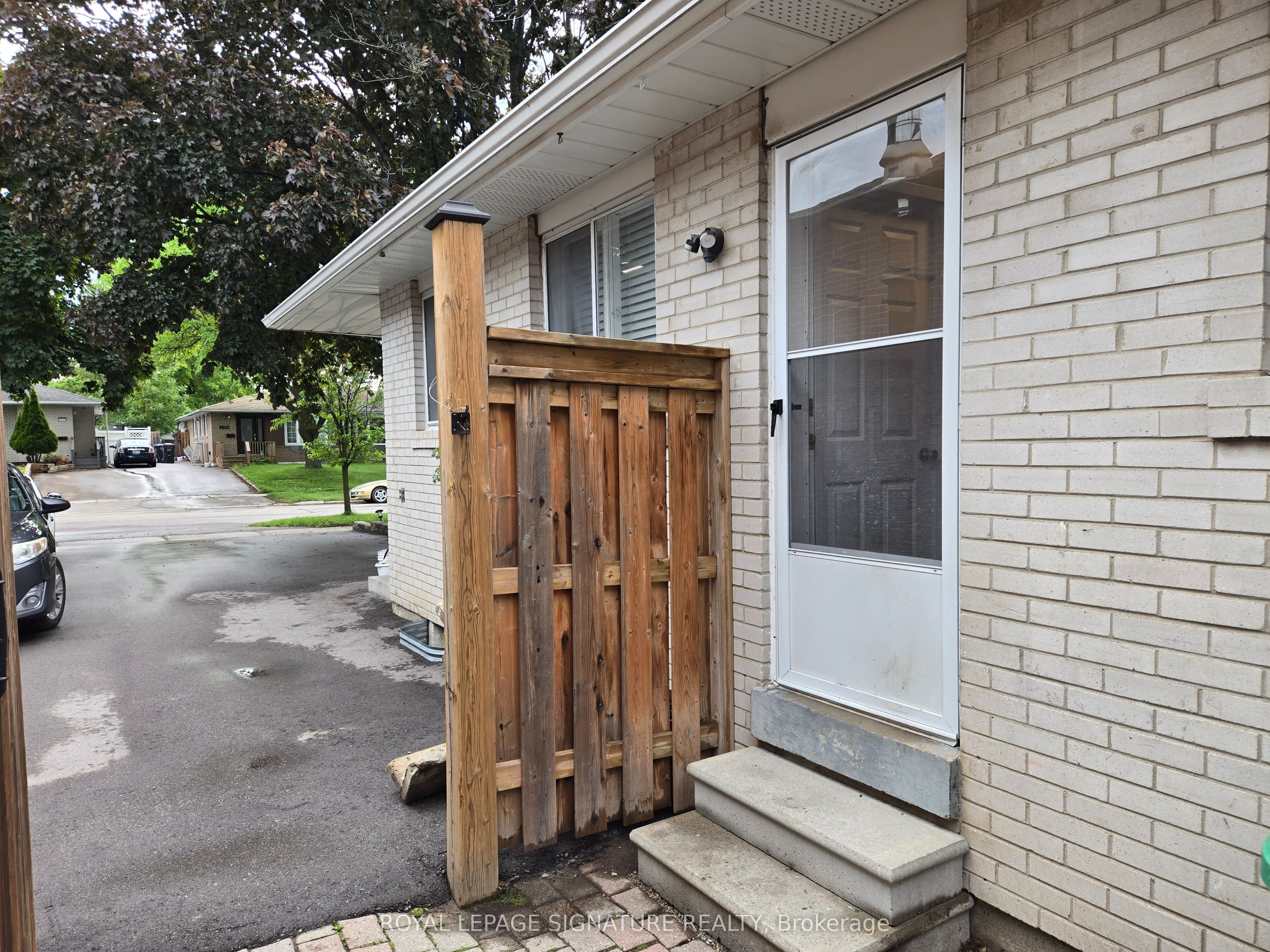 2026 Fontwell Crescent B, Mississauga, ON L5J 2G7 photo 3