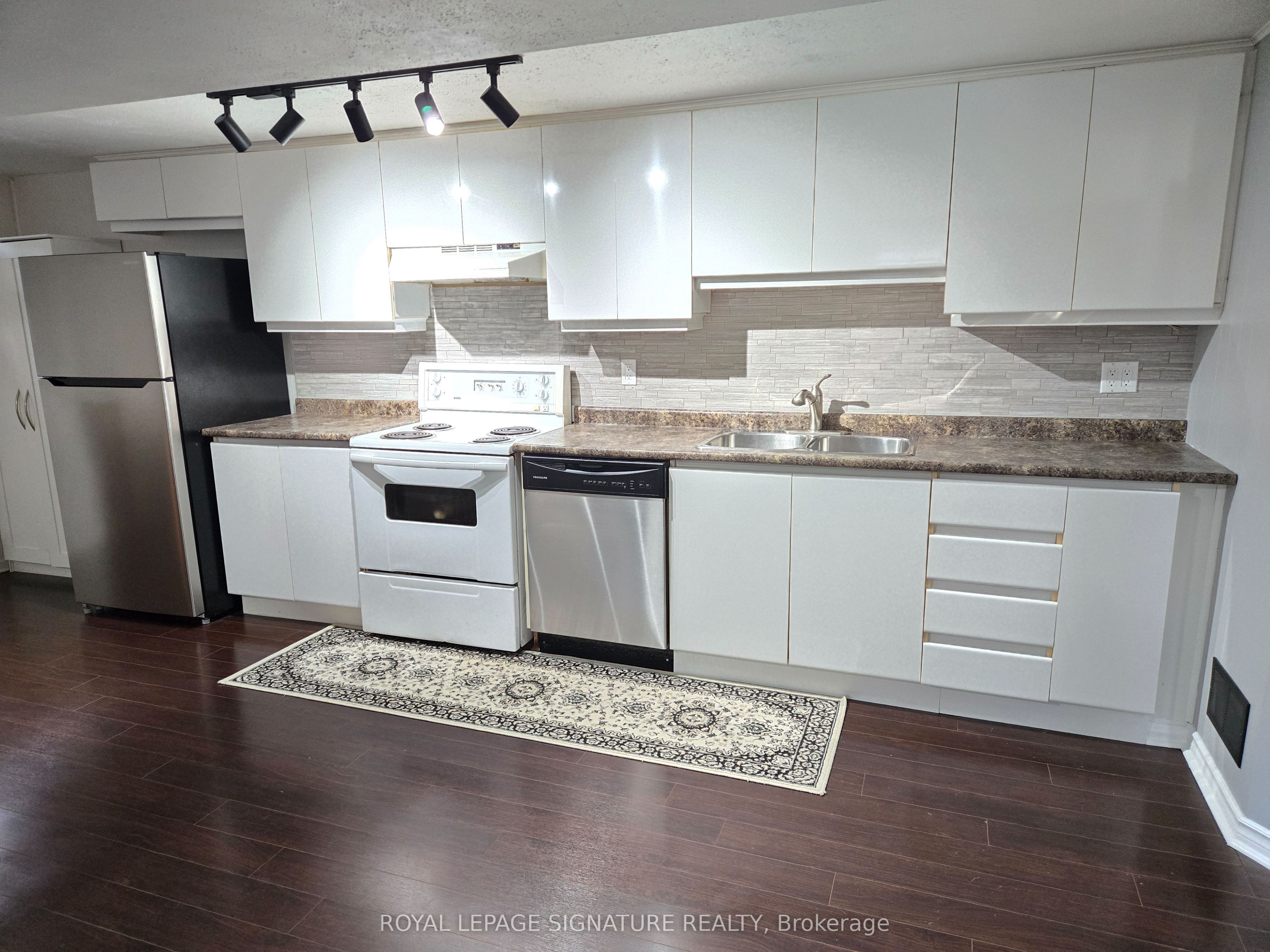 2026 Fontwell Crescent B, Mississauga, ON L5J 2G7 photo 4