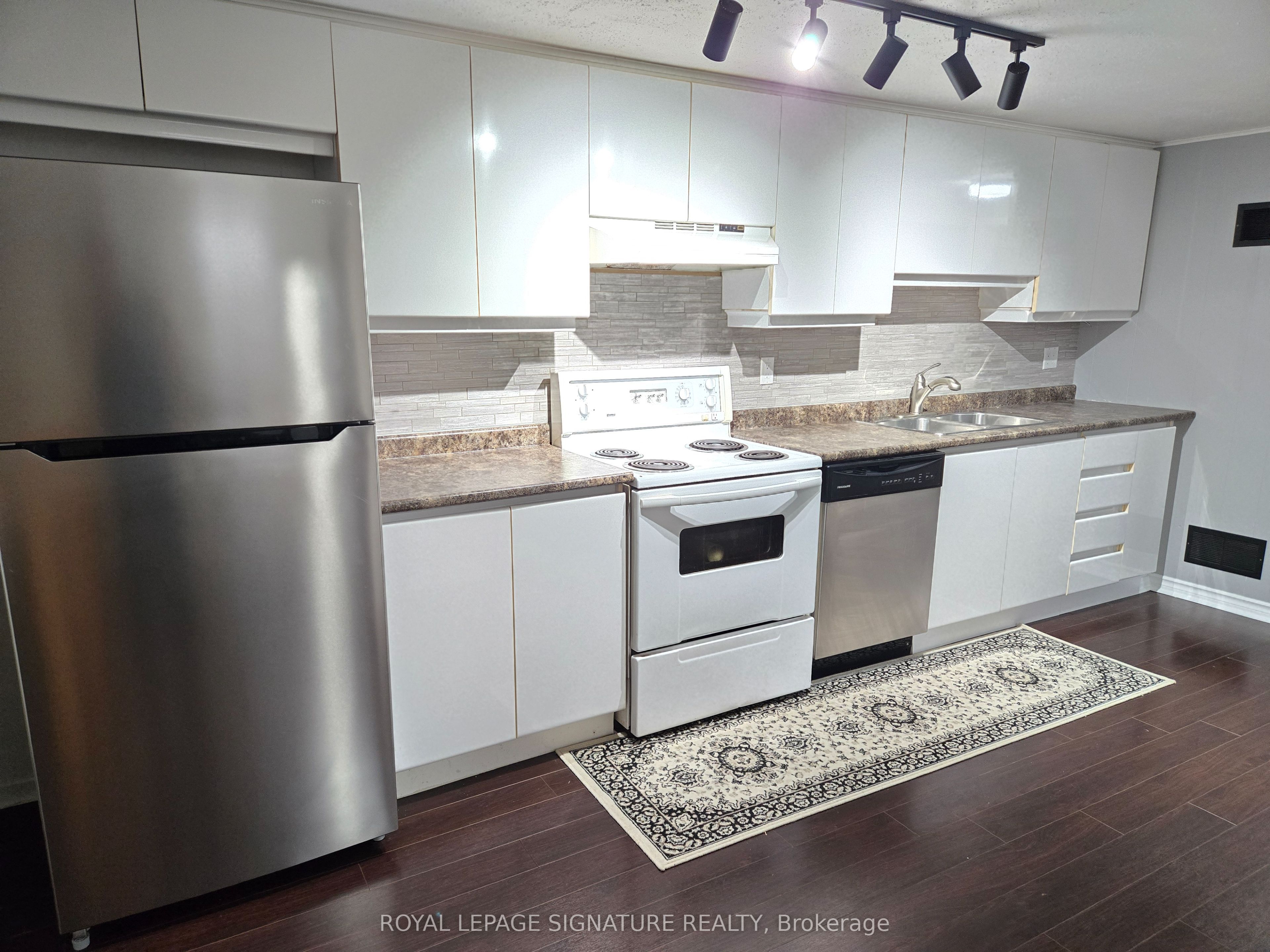 2026 Fontwell Crescent B, Mississauga, ON L5J 2G7 photo 5