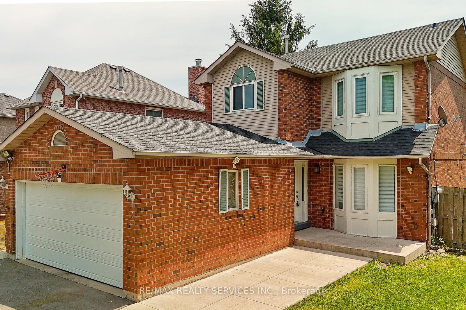 56 Mullis Crescent, Brampton, ON L6Y 4T2 photo 3