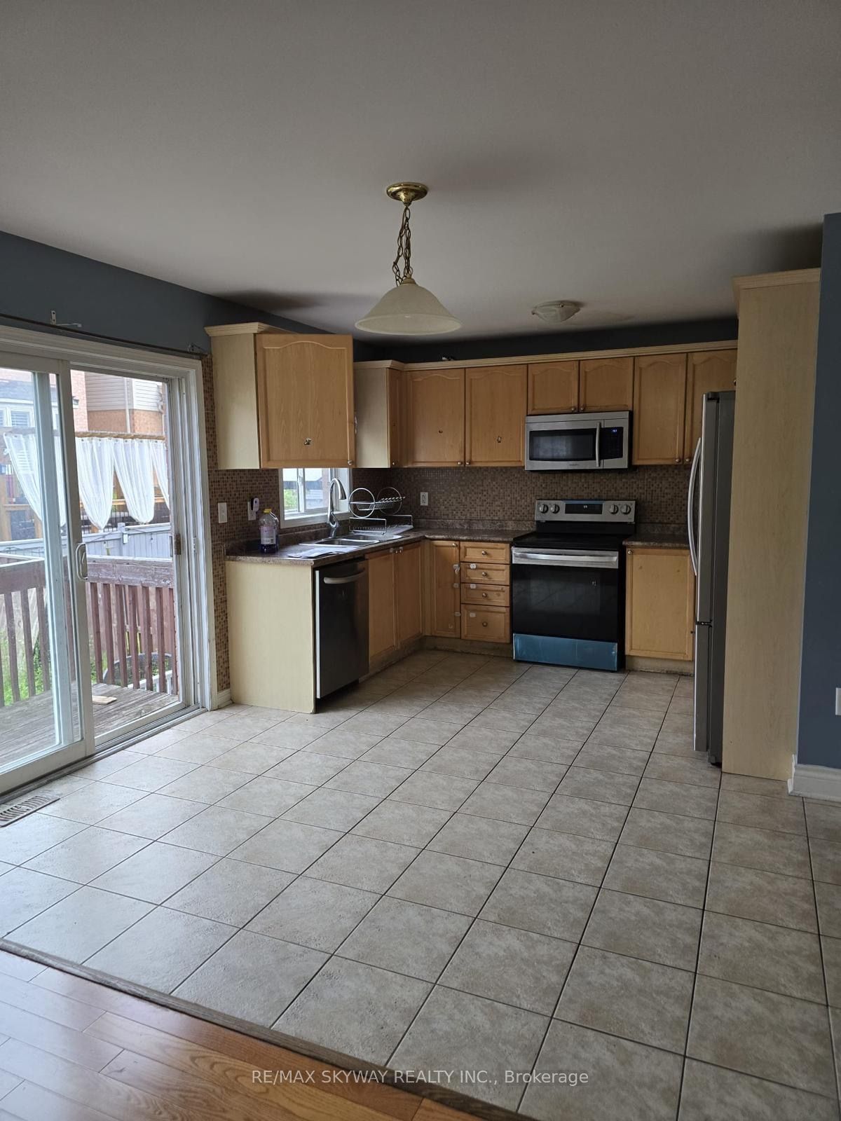 18 Long Meadow Road, Brampton, ON L6P 2A2 photo 2