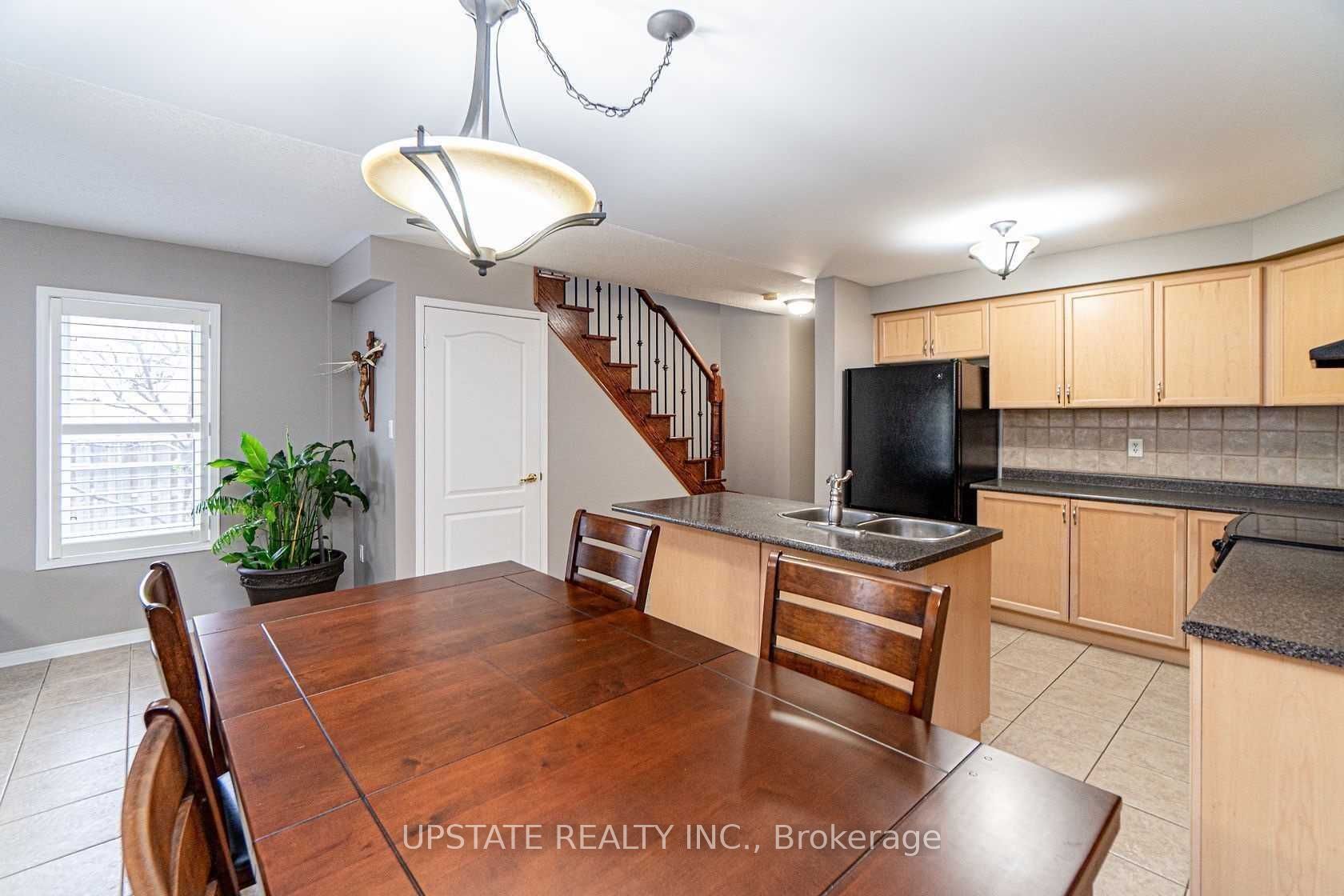 32 Sestina Court, Brampton, ON L6P 1R9 photo 4