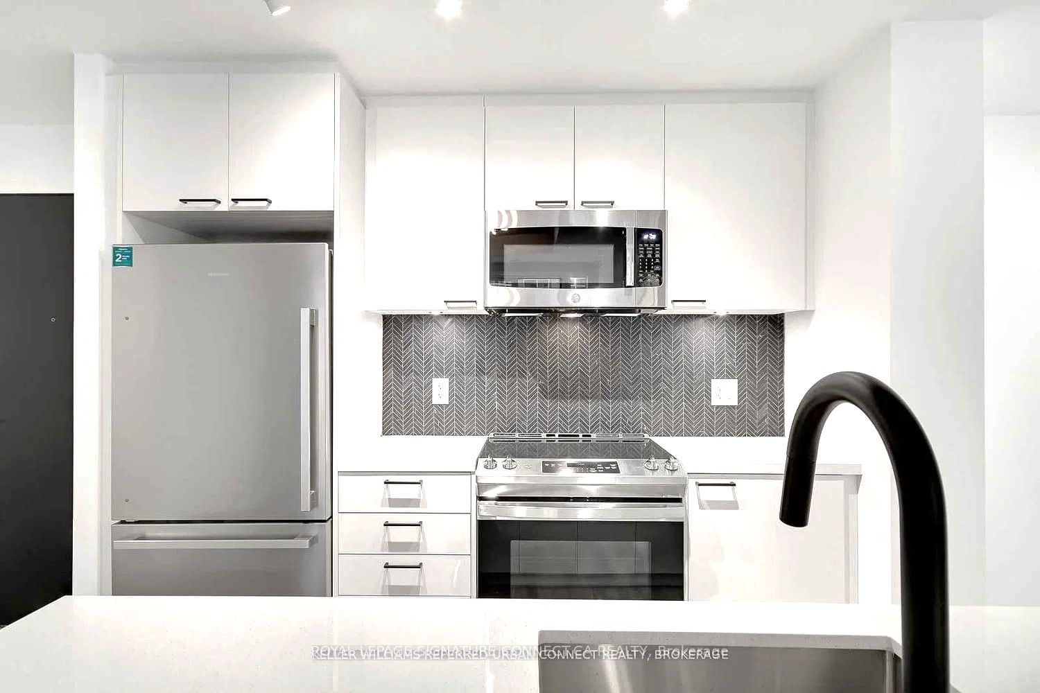 1808 St Clair Avenue W 608, Toronto, ON M6N 0C1 photo 3
