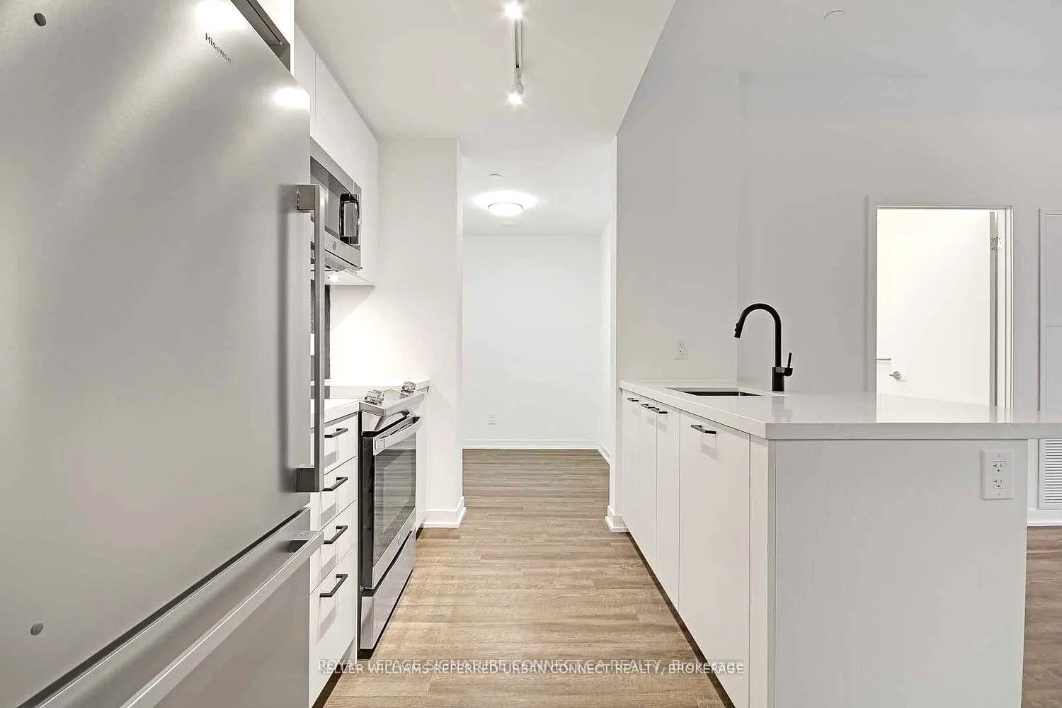 1808 St Clair Avenue W 608, Toronto, ON M6N 0C1 photo 5