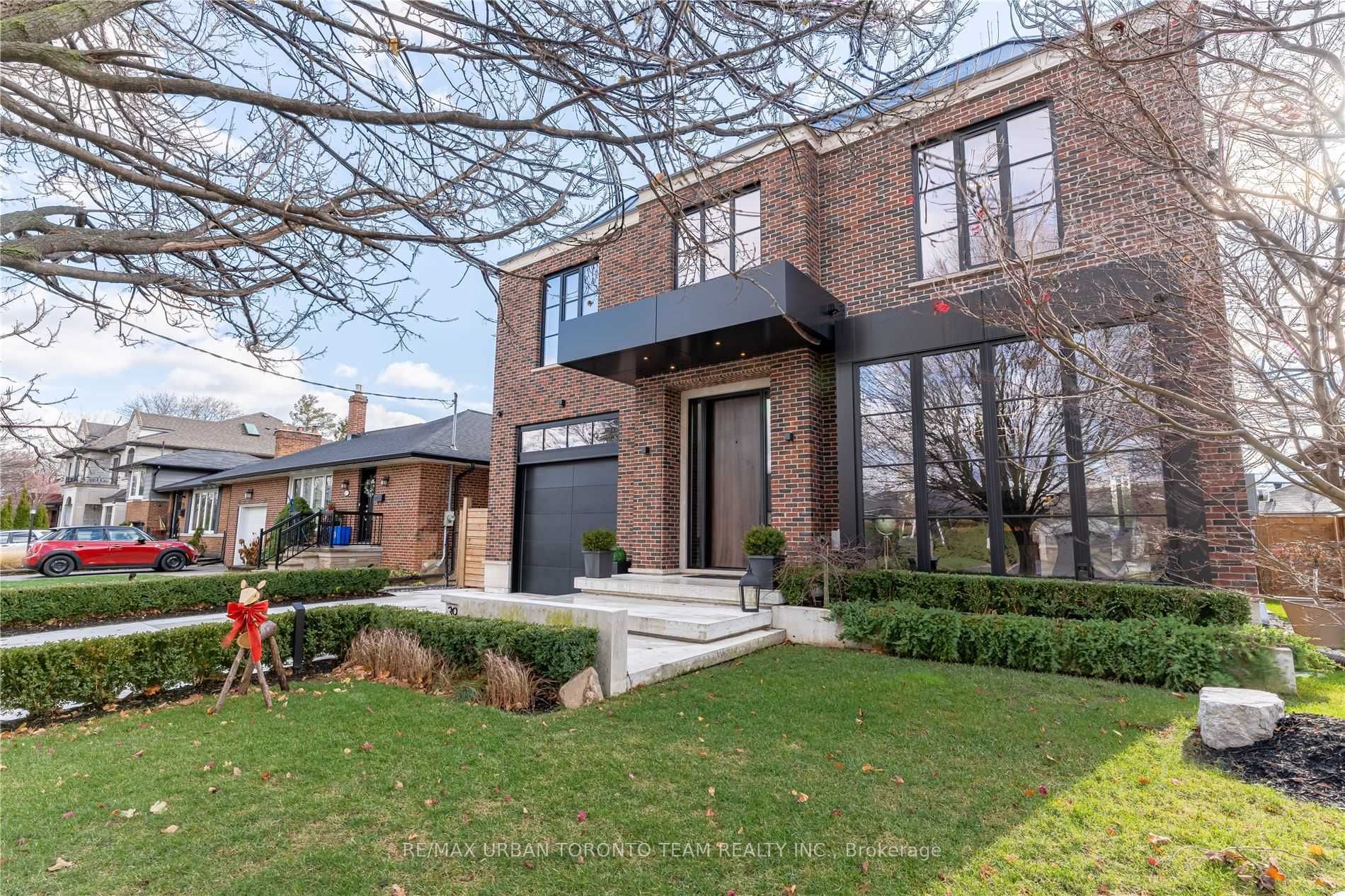 39 Cardigan Road, Toronto, ON M8Z 2W1