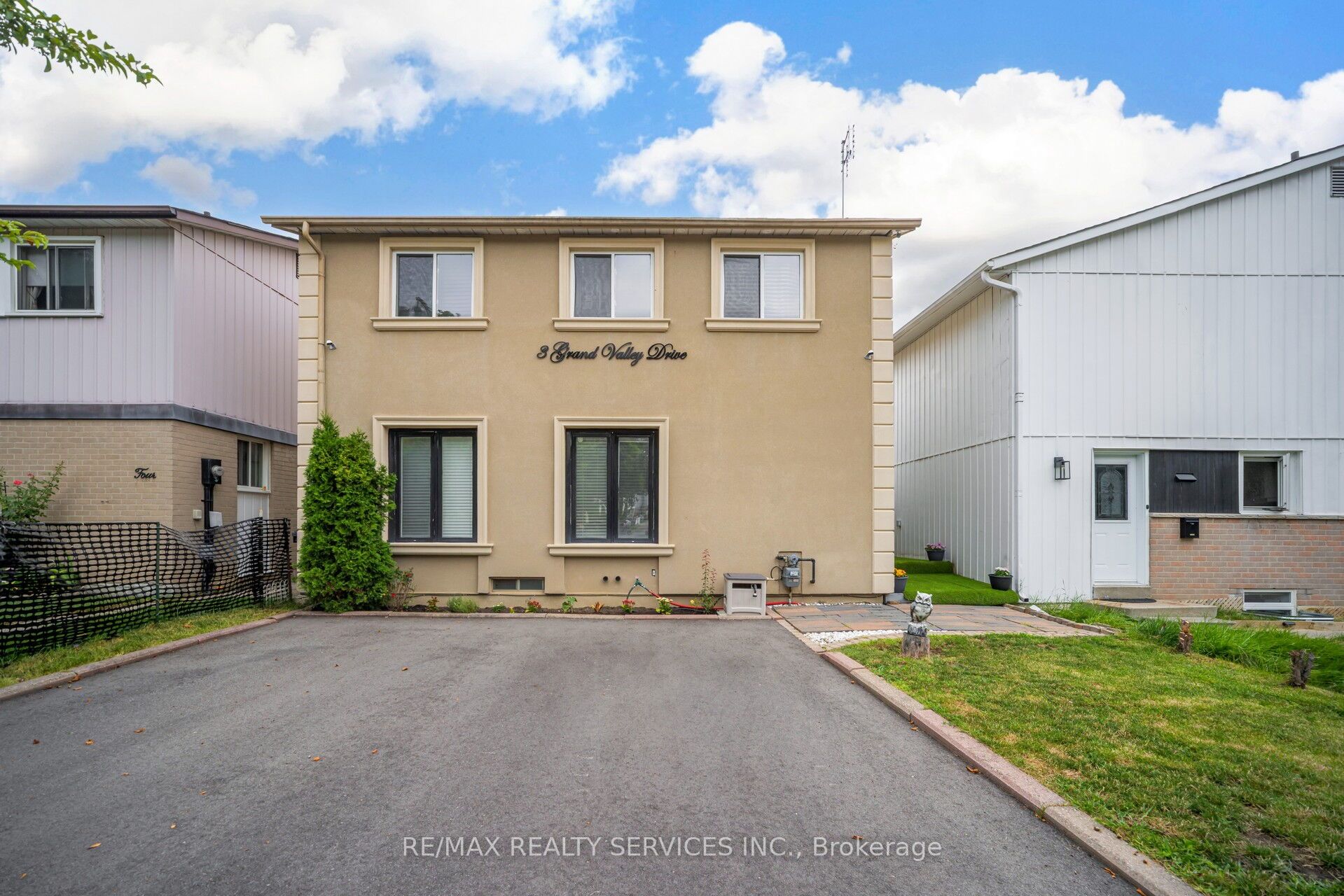 3 Grand Valley Drive, Brampton, ON L6S 2L1 photo 3