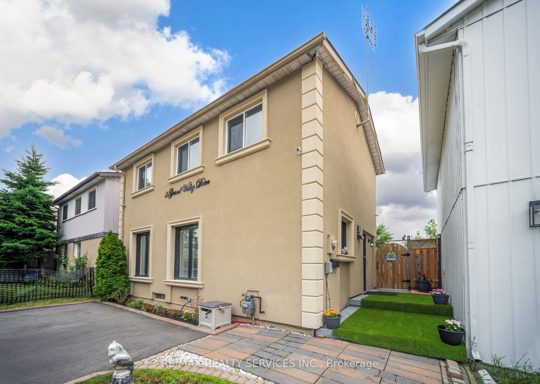 3 Grand Valley Drive, Brampton, ON L6S 2L1 photo 4