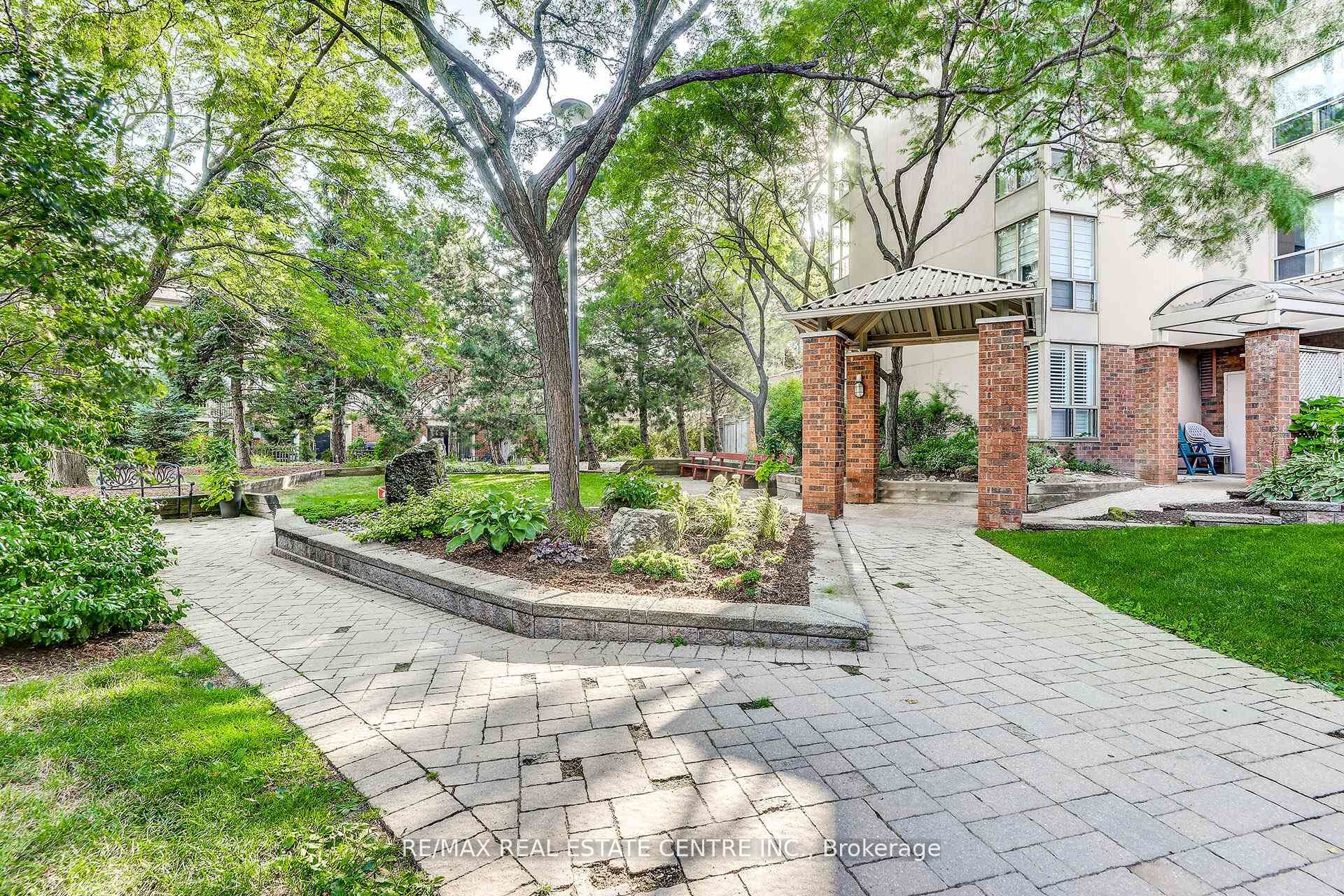 1110 WALDEN Circle PH3, Mississauga, ON L5J 4R3 photo 4