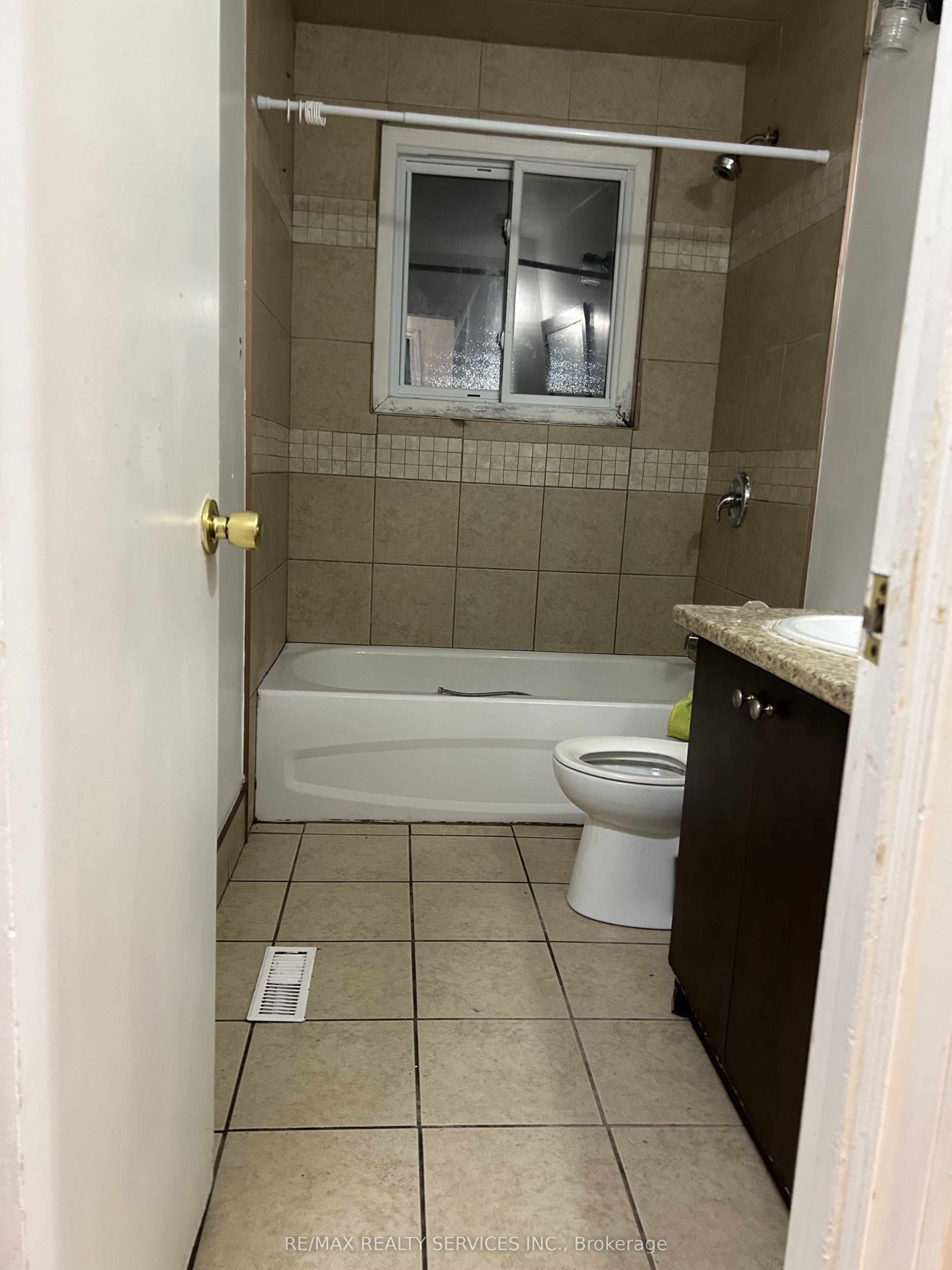 100 Sutherland Avenue, Brampton, ON L6V 2H7 photo 5
