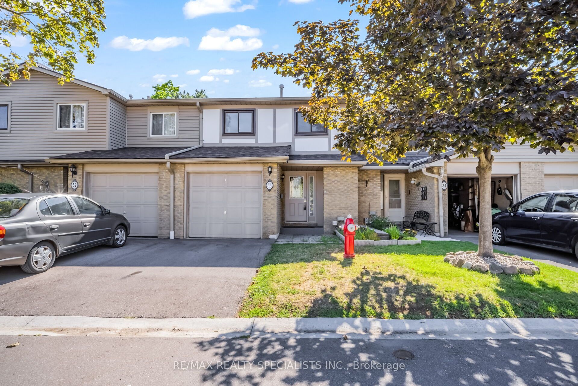 33 Greenwich Circle, Brampton, ON L6S 2E6 photo 2
