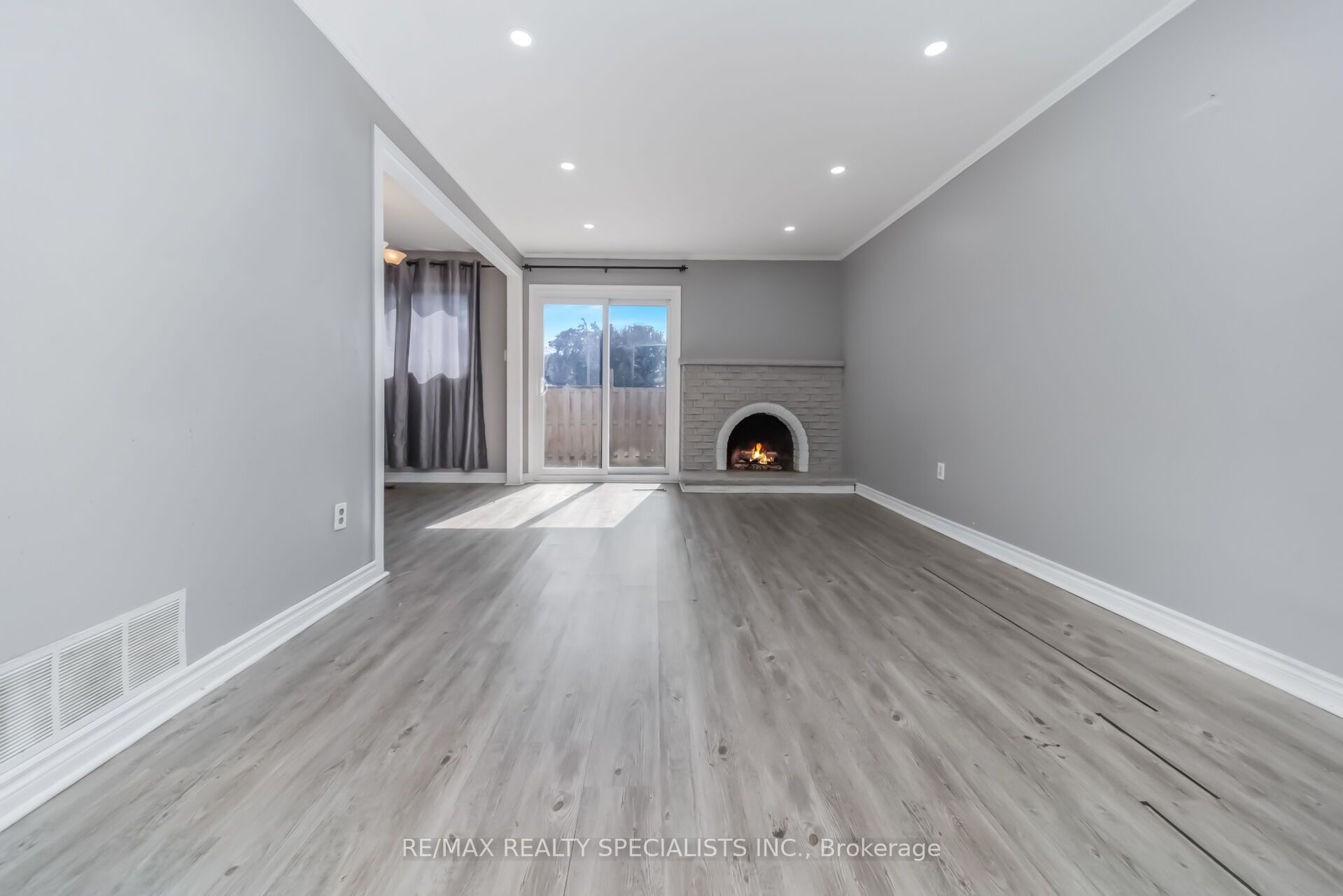 33 Greenwich Circle, Brampton, ON L6S 2E6 photo 5