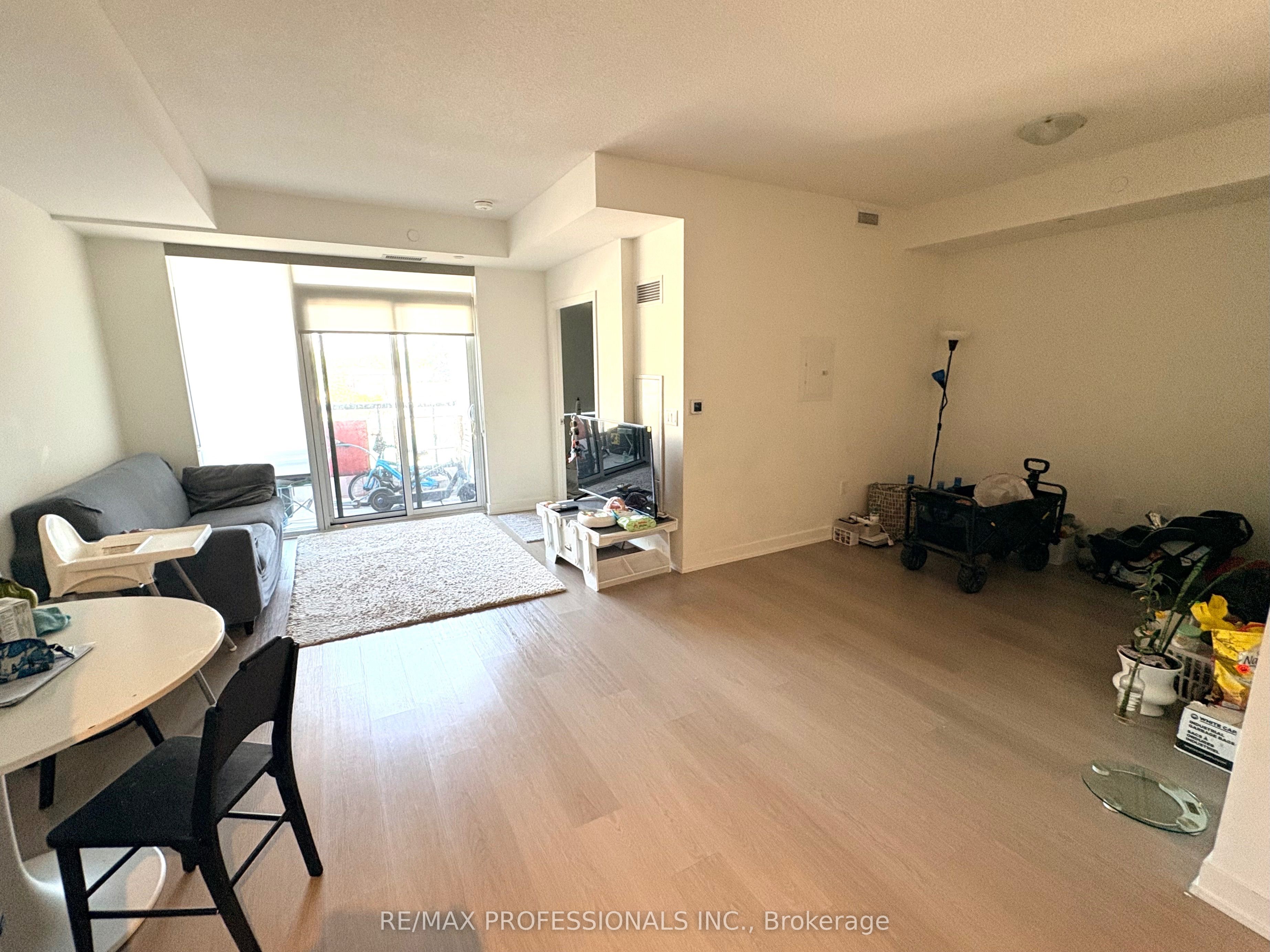 859 The Queensway 319, Toronto, ON M8Z 1N8 photo 3