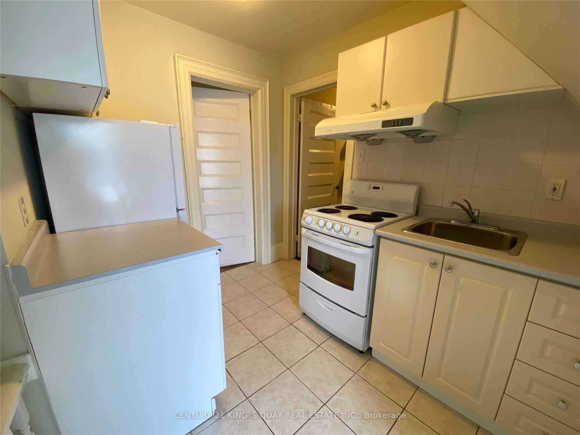 154 Sorauren Avenue 3rd Flr, Toronto, ON M6R 2E5 photo 3
