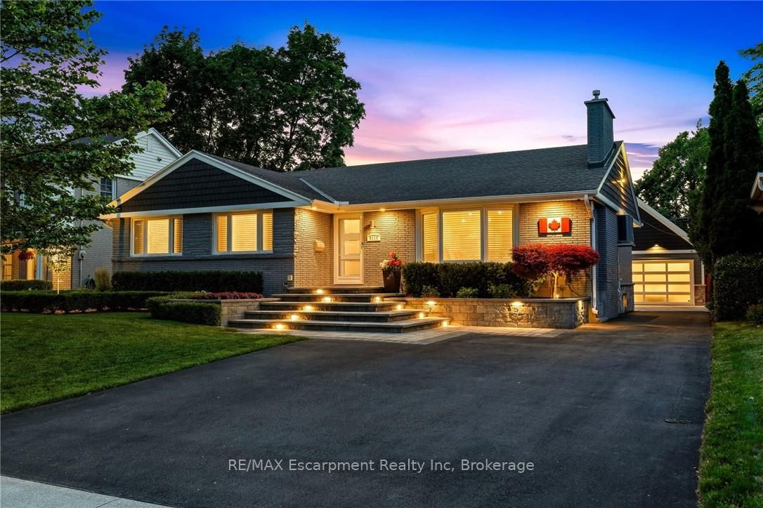 2113 Courtland Drive, Burlington, ON L7R 1R7