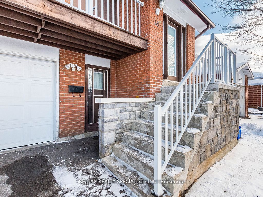18 Ashford Court, Brampton, ON L6V 2Z1 photo 3