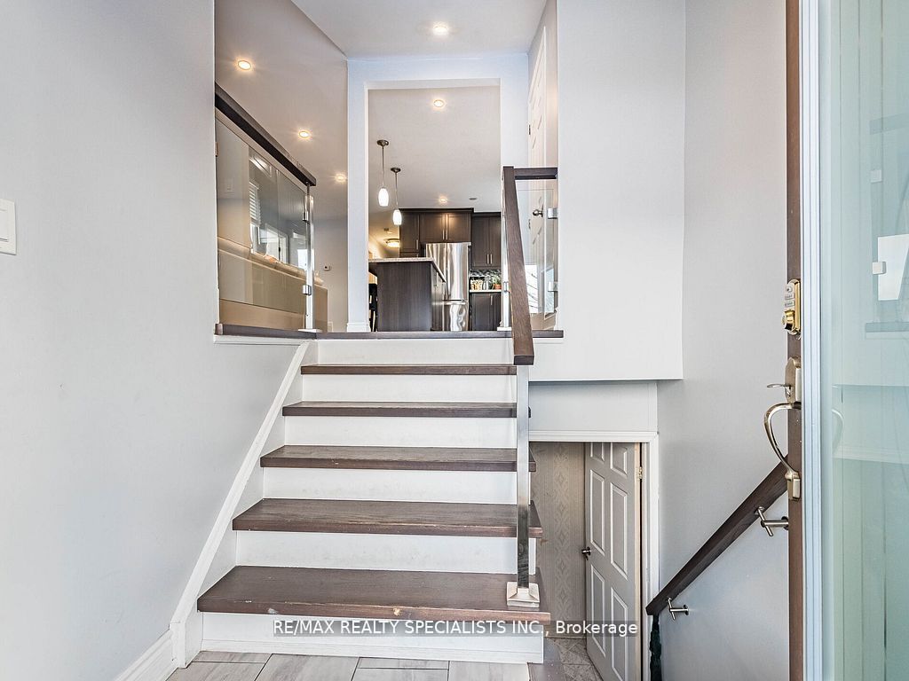 18 Ashford Court, Brampton, ON L6V 2Z1 photo 4