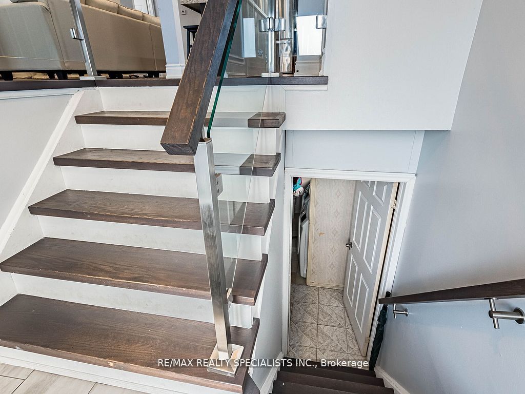 18 Ashford Court, Brampton, ON L6V 2Z1 photo 5