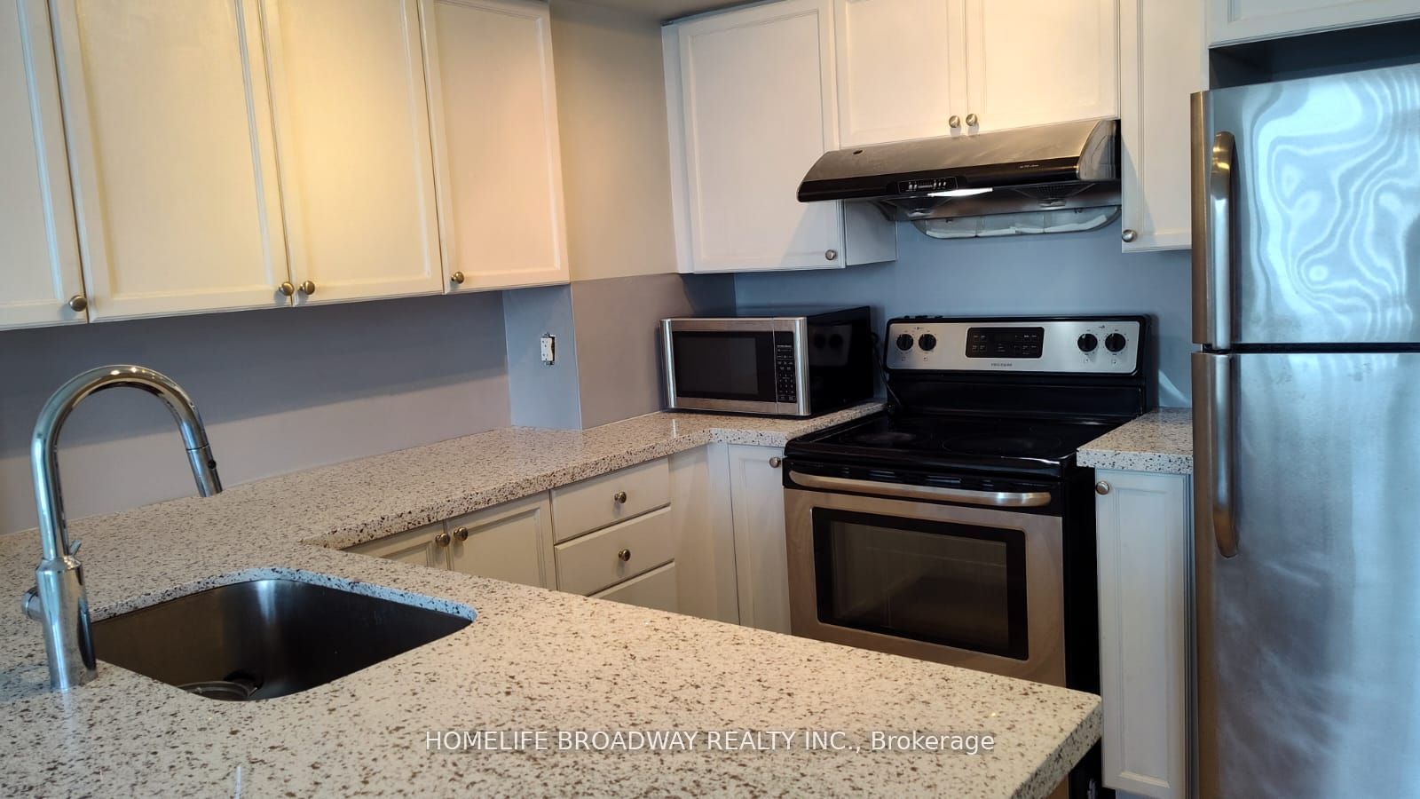 33 Elm Drive W 1802, Mississauga, ON L5B 4M2 photo 3