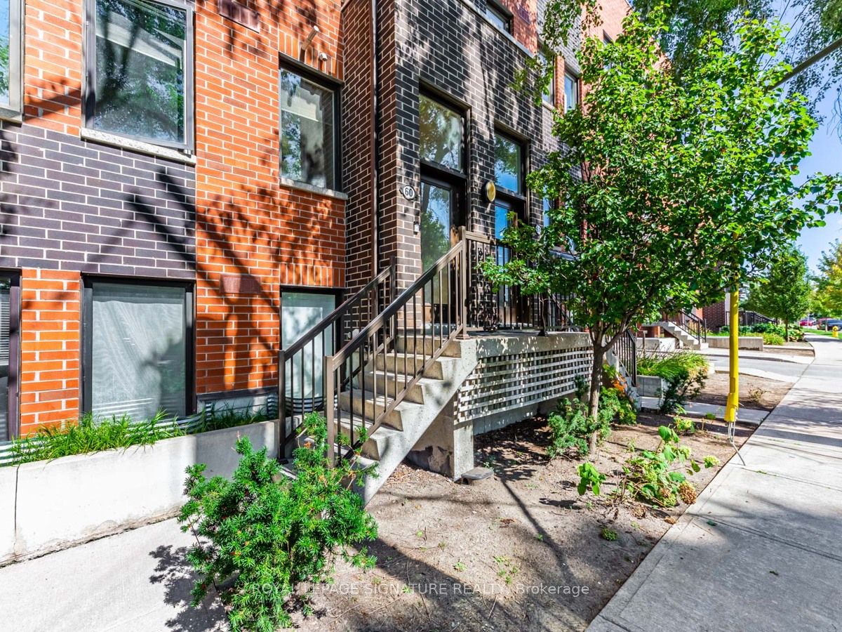 68 Winston Park Boulevard 60, Toronto, ON M3K 1C3 photo 3