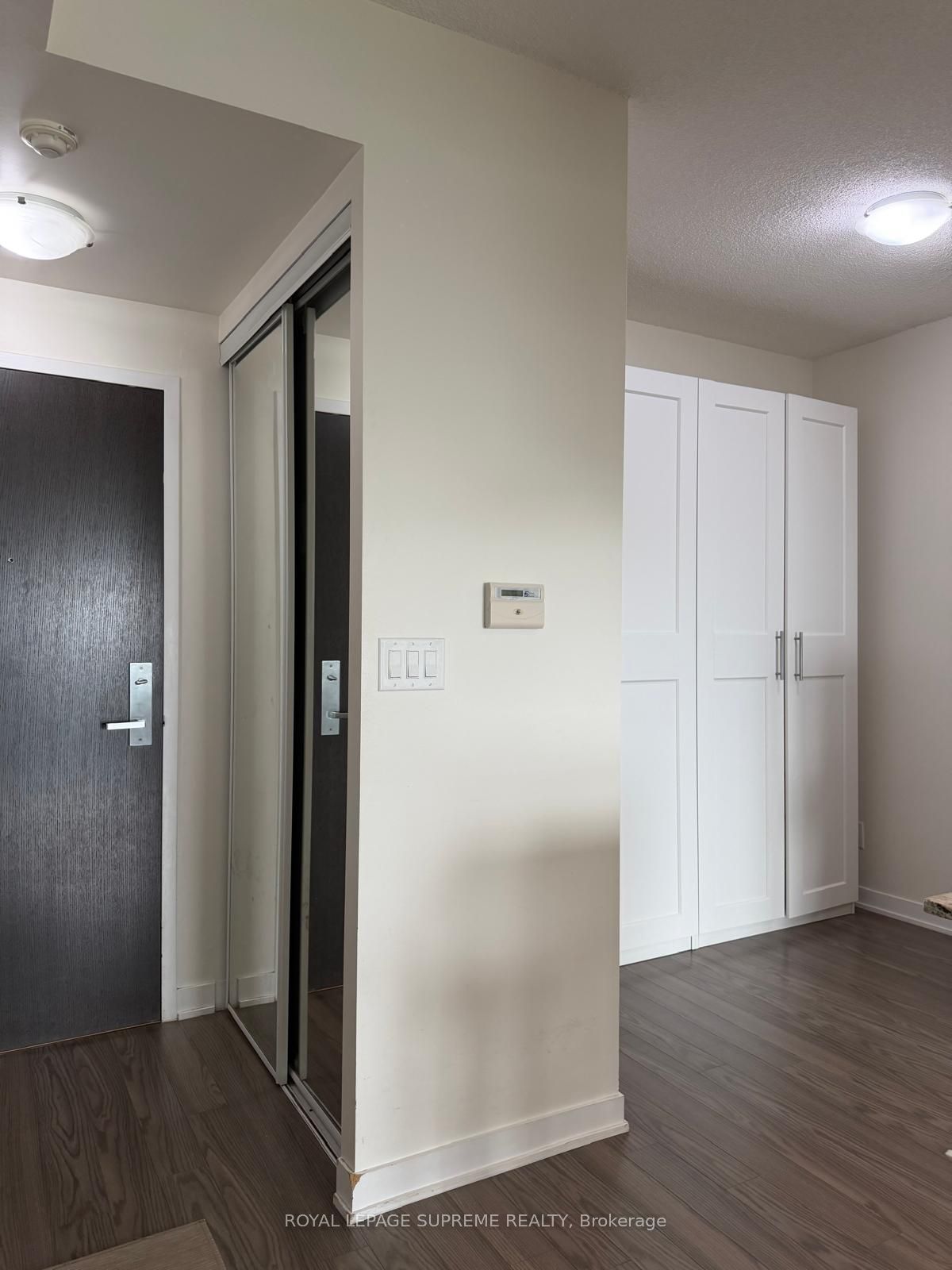 165 Legion Road 1429, Toronto, ON M8Y 0B3 photo 2