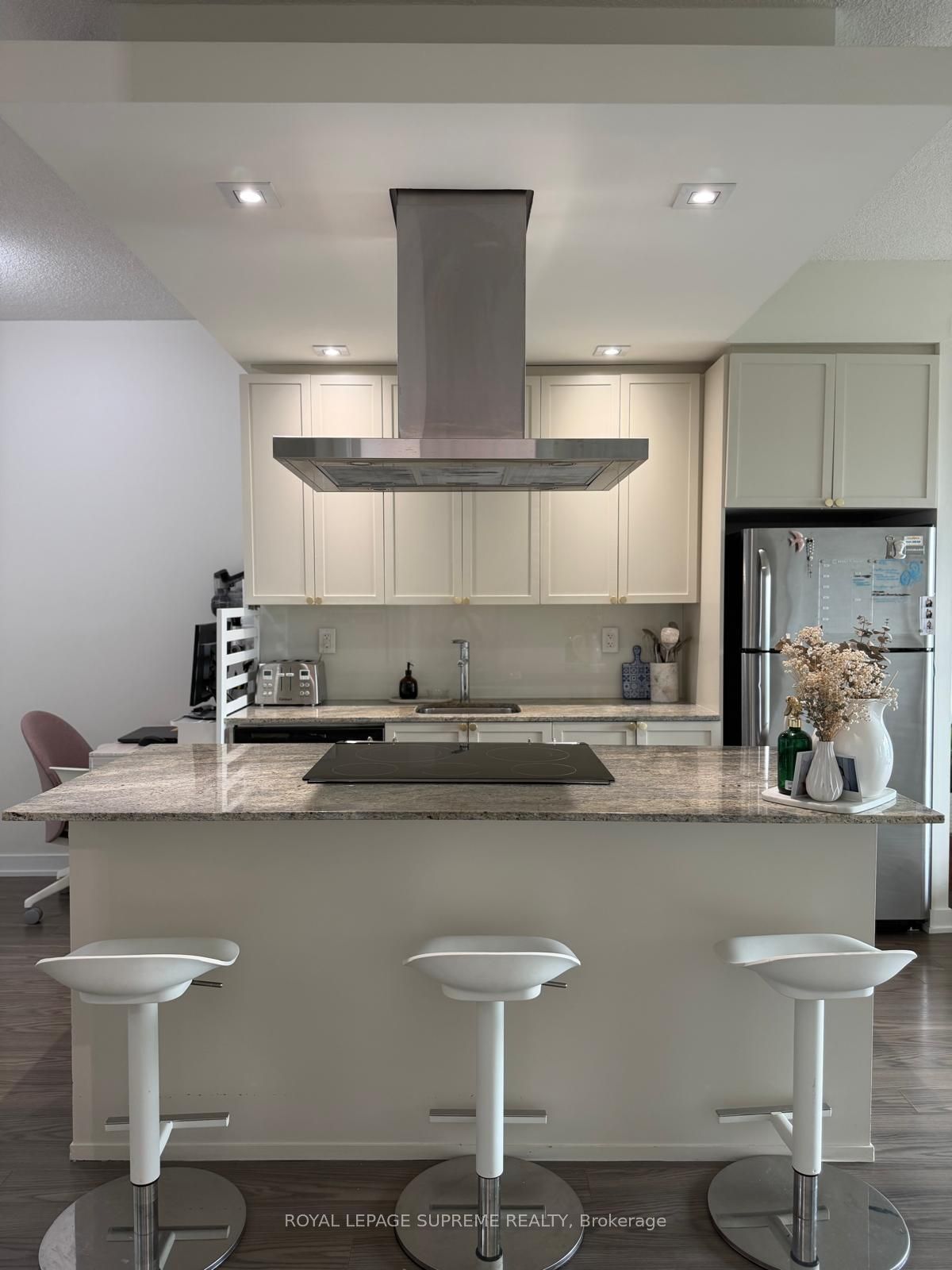 165 Legion Road 1429, Toronto, ON M8Y 0B3 photo 5