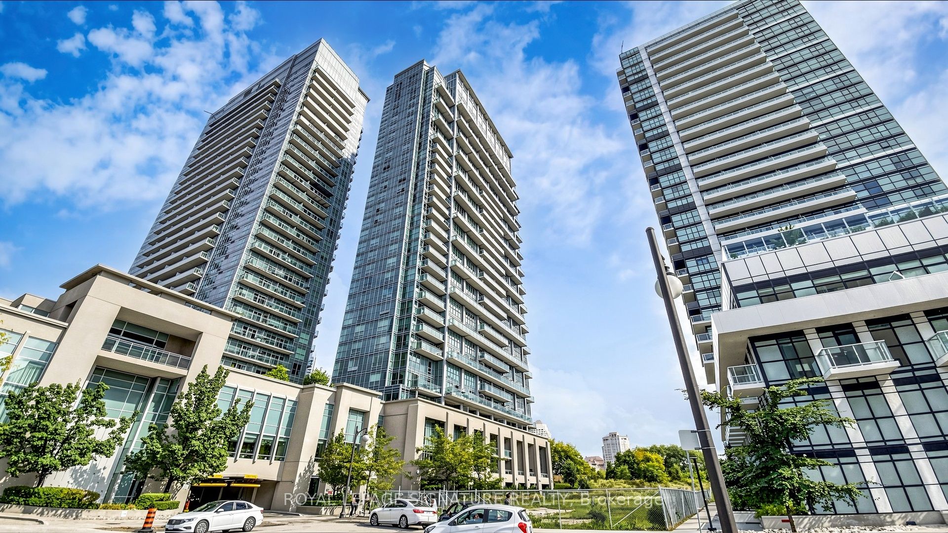 165 Legion Road 2524, Toronto, ON M8Y 0B3