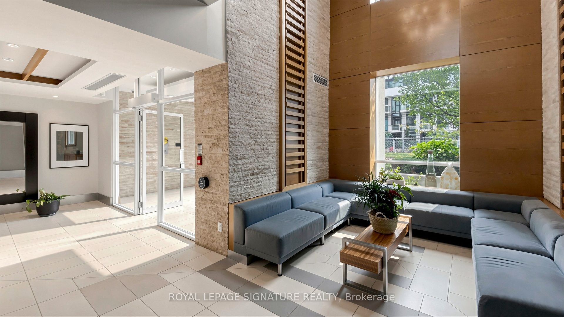 165 Legion Road 2524, Toronto, ON M8Y 0B3 photo 3