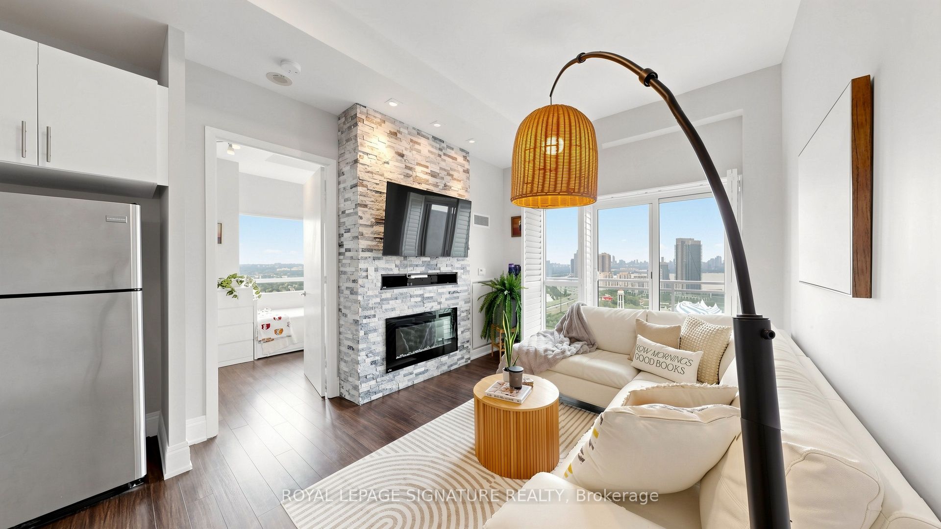 165 Legion Road 2524, Toronto, ON M8Y 0B3 photo 4