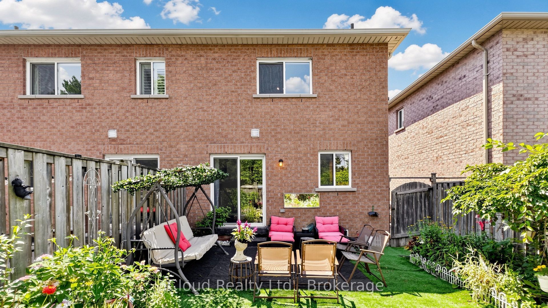 5661 Volpe Avenue, Mississauga, ON L5V 3A6 photo 2