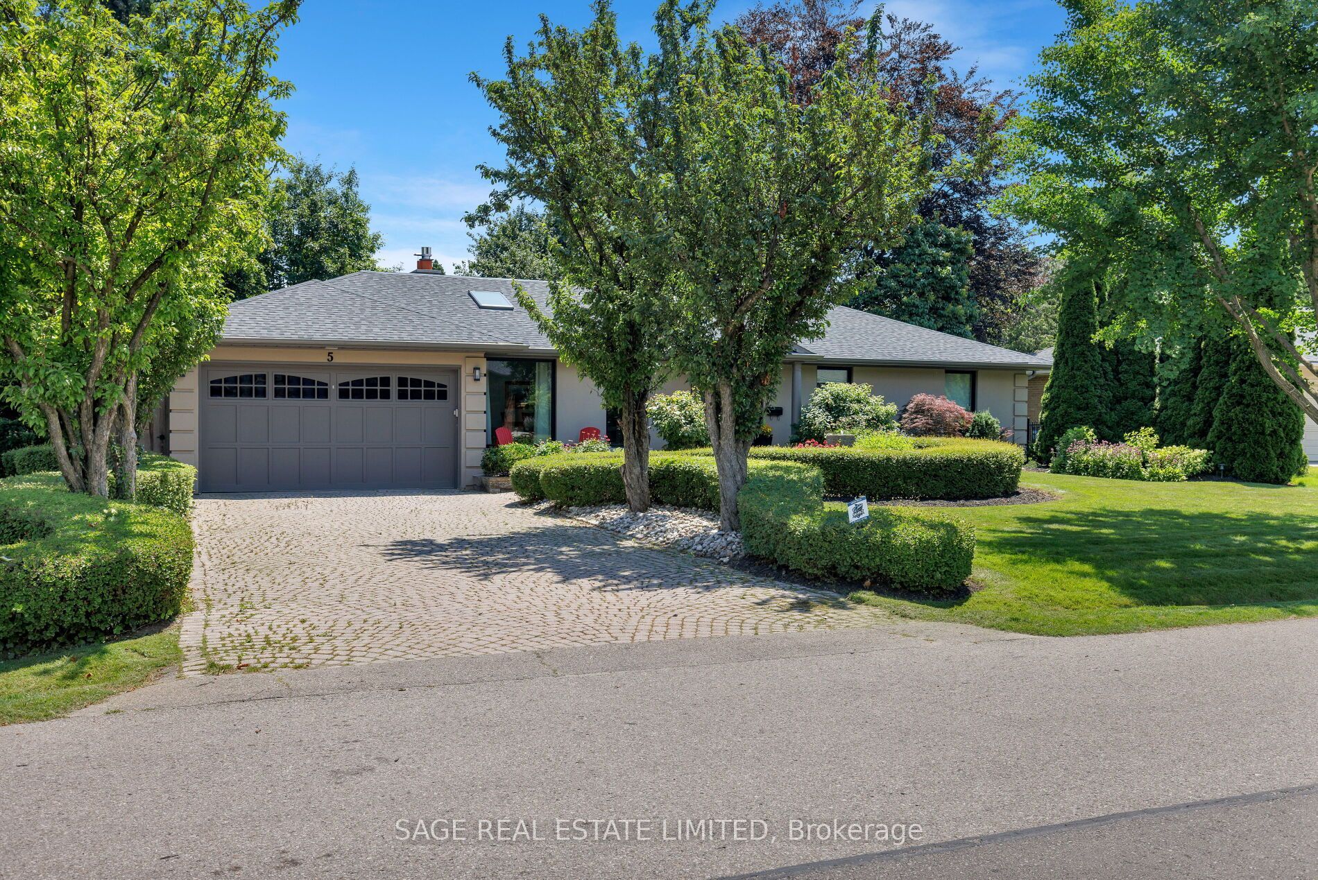 5 Blair Athol Crescent, Toronto, ON M9A 1X6