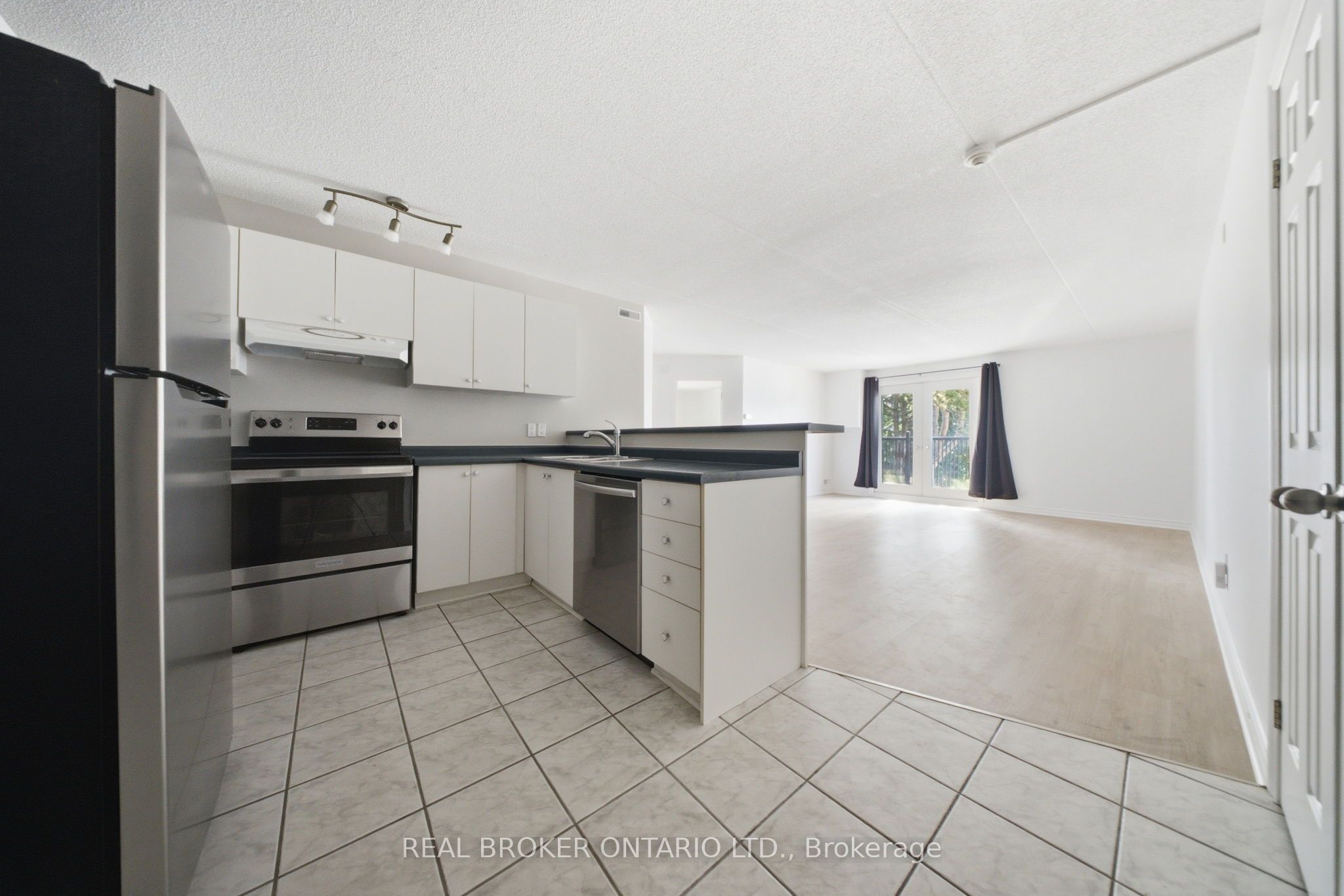 2040 Cleaver Avenue 202, Burlington, ON L7M 4C4 photo 3