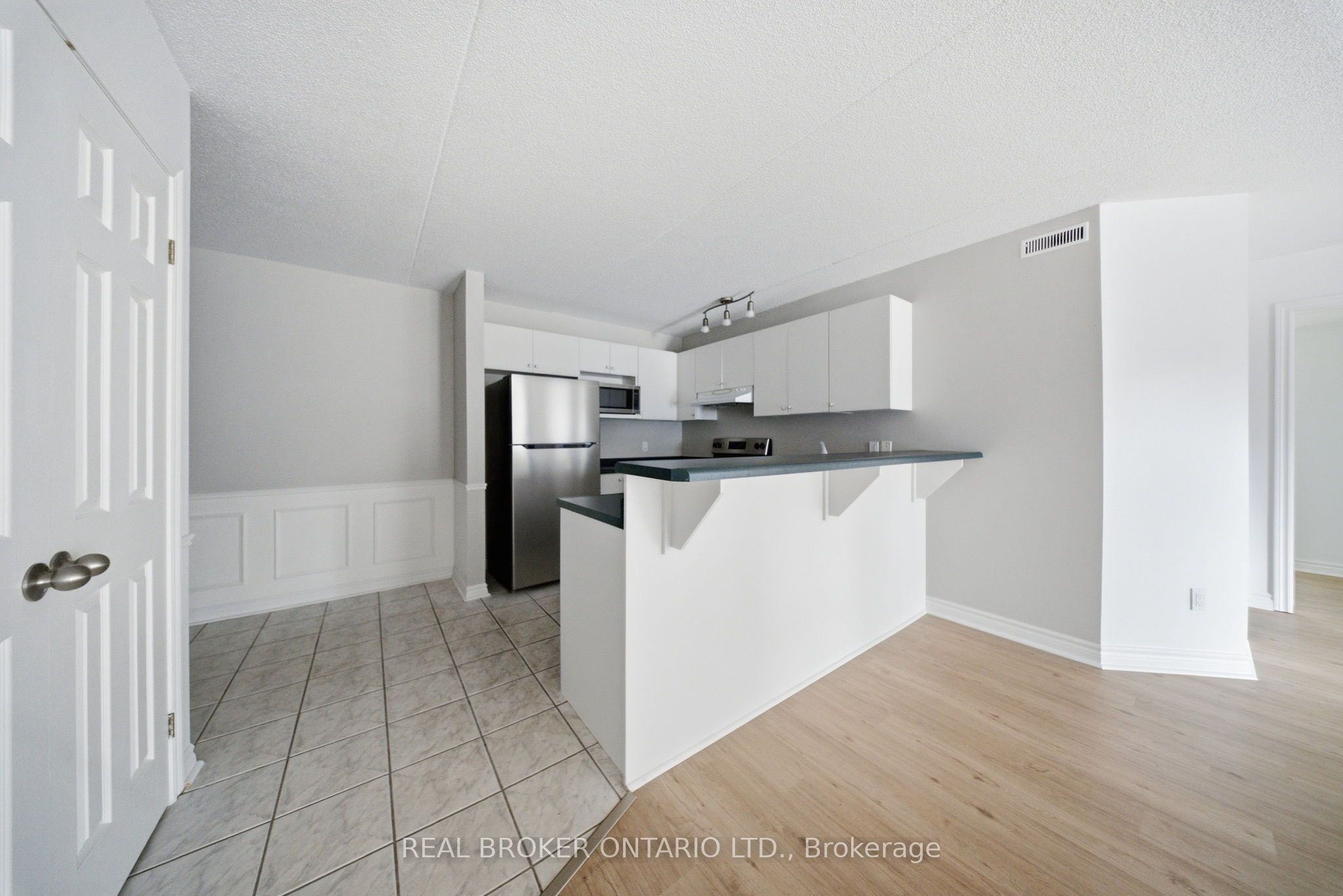 2040 Cleaver Avenue 202, Burlington, ON L7M 4C4 photo 4