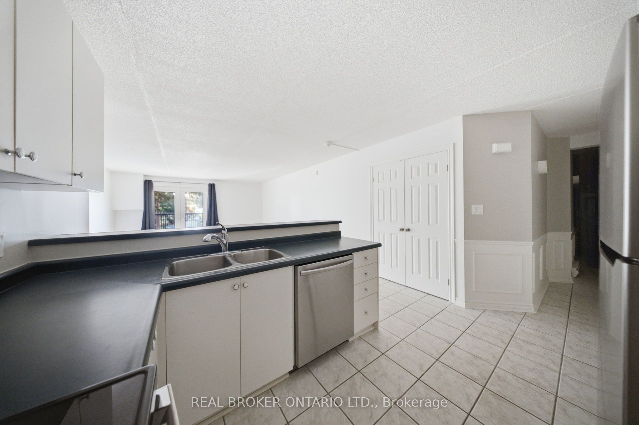 2040 Cleaver Avenue 202, Burlington, ON L7M 4C4 photo 5